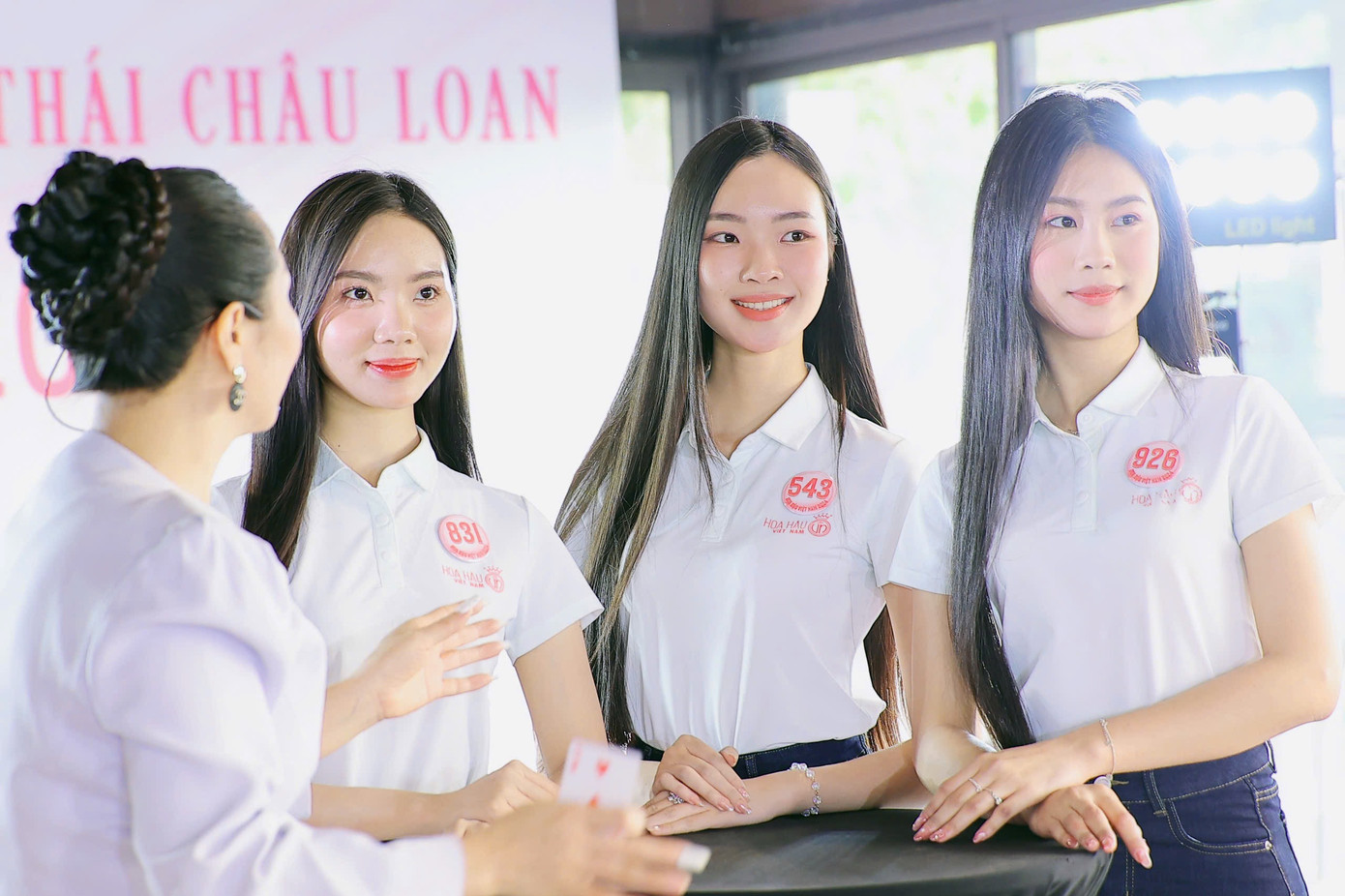 Với sự đồng hành của đội ngũ chuyên gia và chuỗi hoạt động đào tạo chuyên sâu, thí sinh ngày càng hoàn thiện bản thân và tự tin bước vào những vòng thi quyết định phía trước.