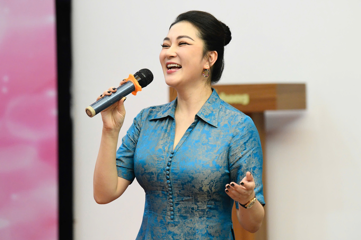 &quot;Không biết ai đi tiếp, ai dừng lại tại đêm chung khảo, nhưng có mặt ở Top 41 đã là niềm vui vượt qua chính mình. Các bạn không cần phải nhìn vào một ai đó để sống hay mục tiêu để vượt qua. Chỉ cần mỗi ngày qua đi, bản thân mình tốt hơn là vui lắm rồi. Sân khấu của Hoa hậu Việt Nam không phải nơi cho tất cả cùng đăng quang. Hãy tiếp tục trải nghiệm và tỏa sáng ở những nơi khác&quot;, cô nhấn mạnh.