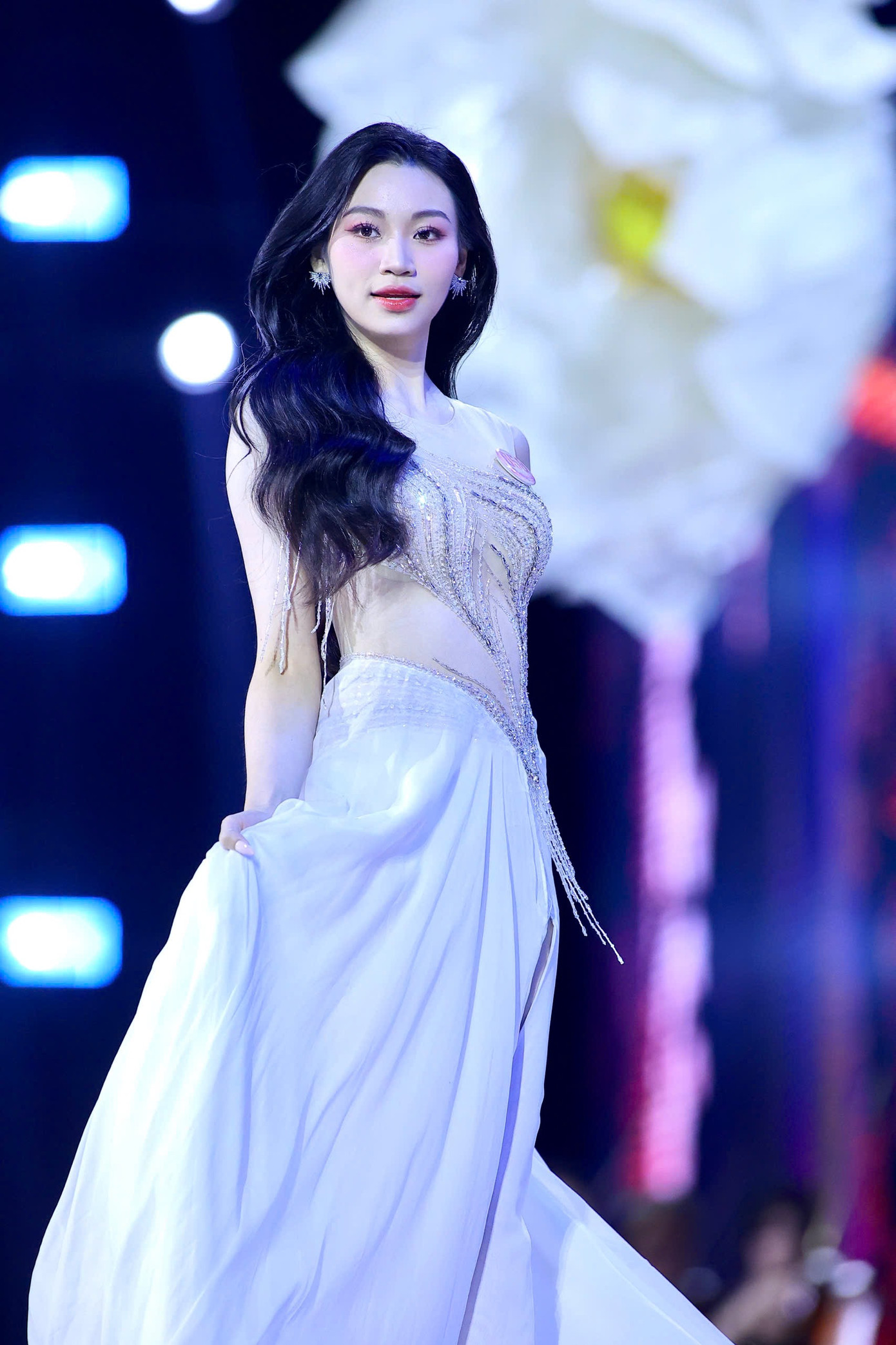 Á khôi Đại học Tài chính - Marketing, Trần Thị Huyền Cơ (658) sở hữu chiều cao 1,72 m và số đo ba vòng 78-57-89 cm. Á khôi Đại học Tài chính - Marketing, Trần Thị Huyền Cơ (658) sở hữu chiều cao 1,72 m và số đo ba vòng 78-57-89 cm.