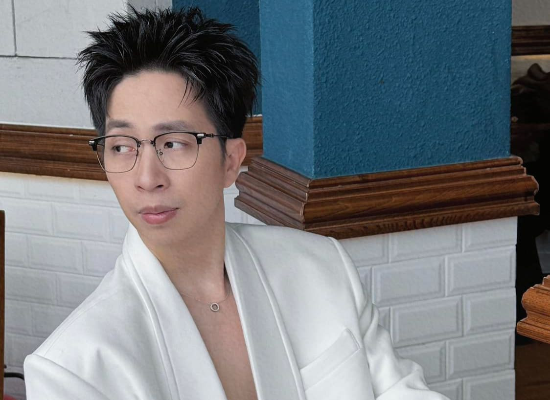 Streamer, nhạc sĩ ViruSs gây tranh cãi vì liên tục livestream phơi bày đời tư, kiếm tiền từ sự tò mò của khán giả.