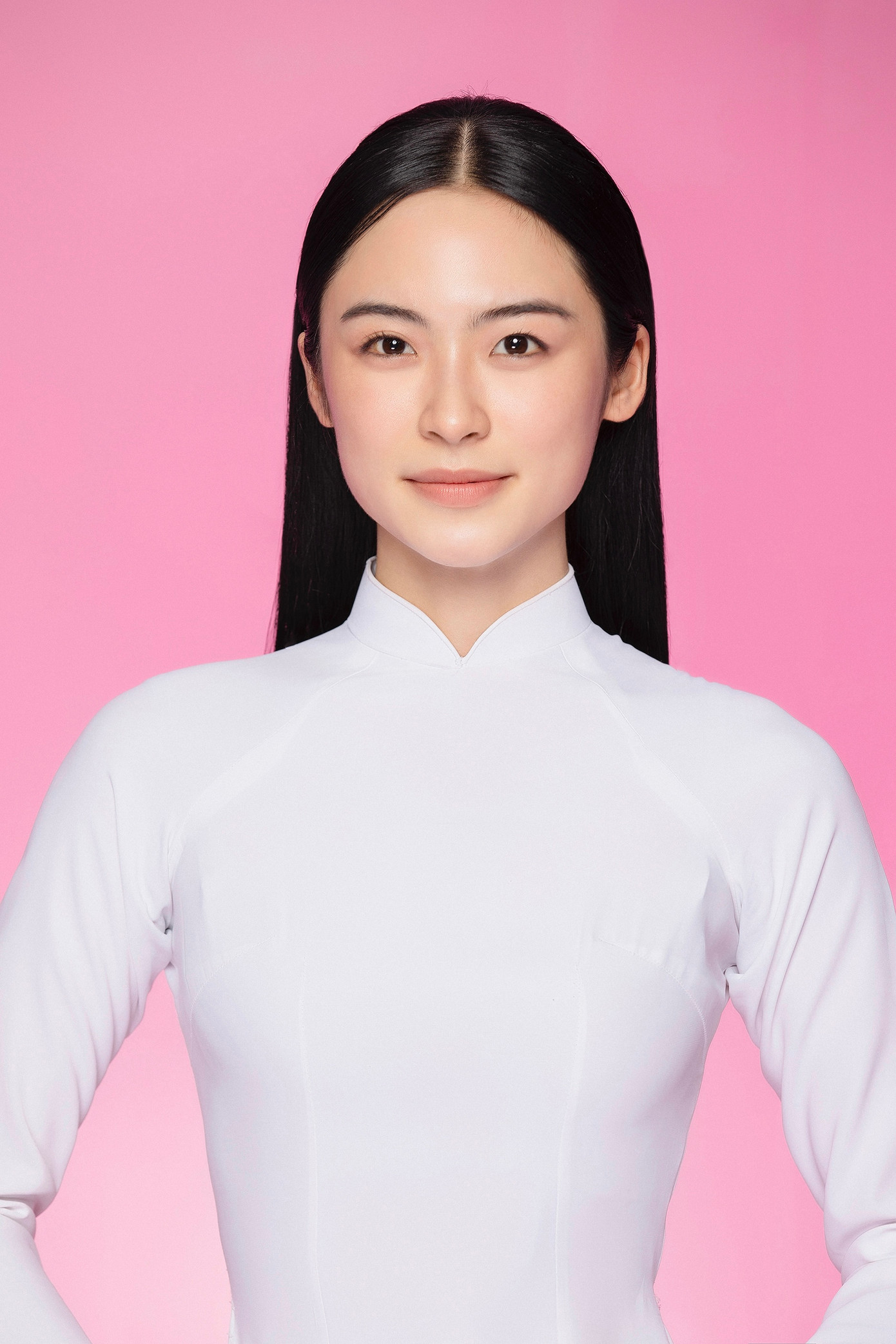 Thí sinh Nguyễn Thị Vân Nhi sinh năm 2005, đến từ Hải Phòng, sinh viên Đại học Phenika. Vân Nhi cao 1,74 m, là người mẫu tự do và từng tham gia show diễn của một số NTK nổi tiếng. Thí sinh Lê Hoàng Khánh Linh sinh năm 2005, đến từ Tuyên Quang, sinh viên Đại học Thương Mại Hà Nội. Cô từng được vinh danh sinh viên tiêu biểu của khoa Luật, lọt vào top 10 cuộc thi Miss&amp;Mister TMU 2024.