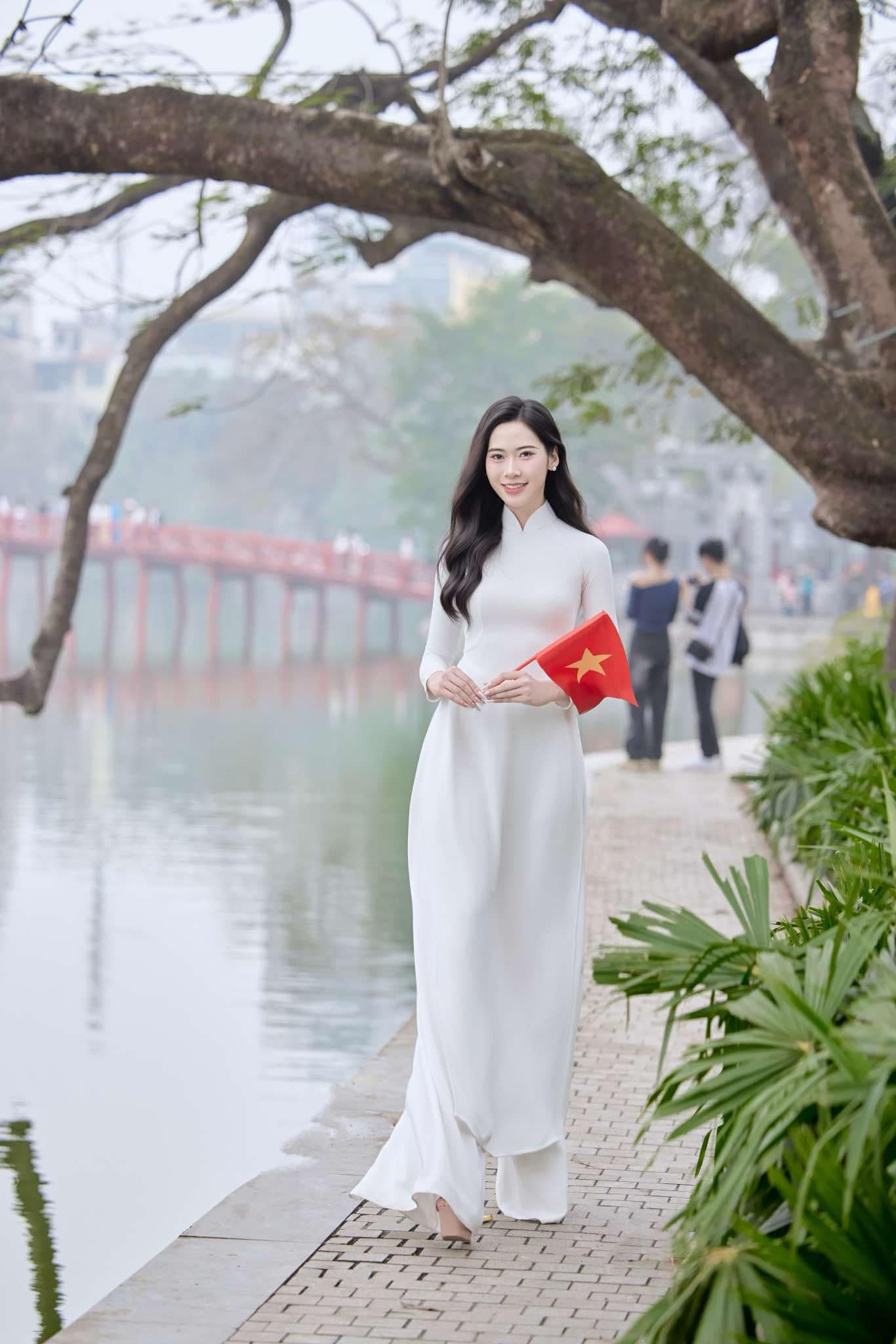 Theo Quý Lan, người dân địa phương nơi cô sinh sống hưởng ứng ngày hội non sông bằng cách treo cờ Tổ quốc, tổ chức một số hoạt động vui chơi. Ngoài ra, mọi người thường tới những khu di tích lịch sử như Khu di tích Pác Bó hay khu rừng Trần Hưng Đạo để tham quan và tìm hiểu thêm về lịch sử dân tộc. Theo Quý Lan, người dân địa phương nơi cô sinh sống hưởng ứng ngày hội non sông bằng cách treo cờ Tổ quốc, tổ chức một số hoạt động vui chơi. Ngoài ra, mọi người thường tới những khu di tích lịch sử như Khu di tích Pác Bó hay khu rừng Trần Hưng Đạo để tham quan và tìm hiểu thêm về lịch sử dân tộc.