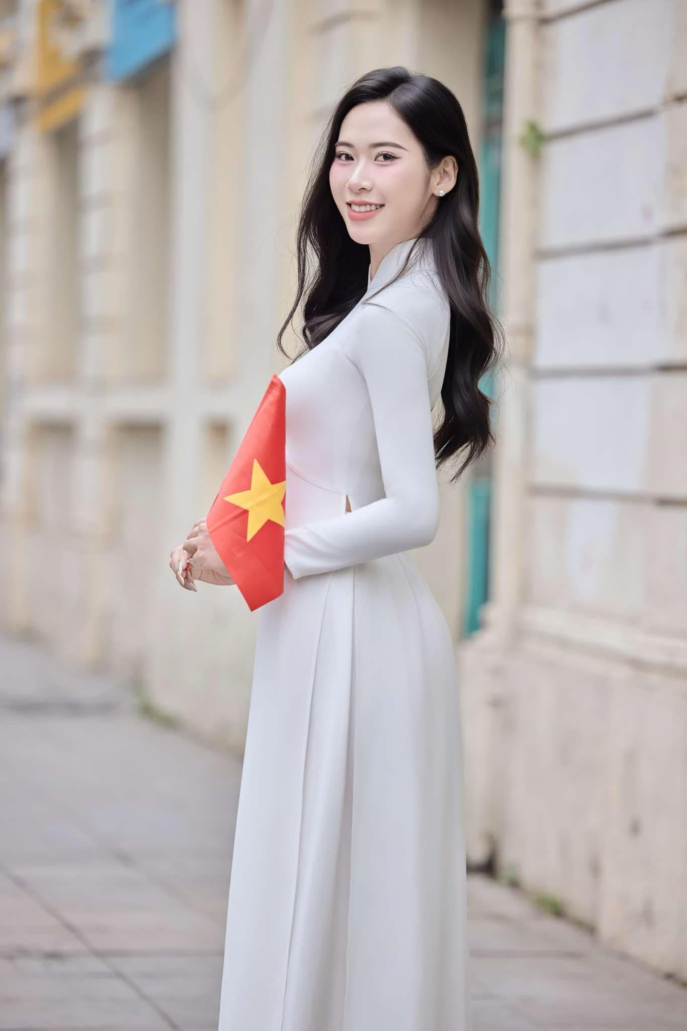 Hoàng Quý Lan sinh năm 2003, đến từ Cao Bằng, sở hữu chiều cao 1,75 m. Cô là sinh viên năm thứ tư ngành Tài chính Quốc tế Đại học Ngoại thương Hà Nội. Quý Lan có thể giao tiếp tốt bằng tiếng Anh và tiếng Đức. Hoàng Quý Lan sinh năm 2003, đến từ Cao Bằng, sở hữu chiều cao 1,75 m. Cô là sinh viên năm thứ tư ngành Tài chính Quốc tế Đại học Ngoại thương Hà Nội. Quý Lan có thể giao tiếp tốt bằng tiếng Anh và tiếng Đức.