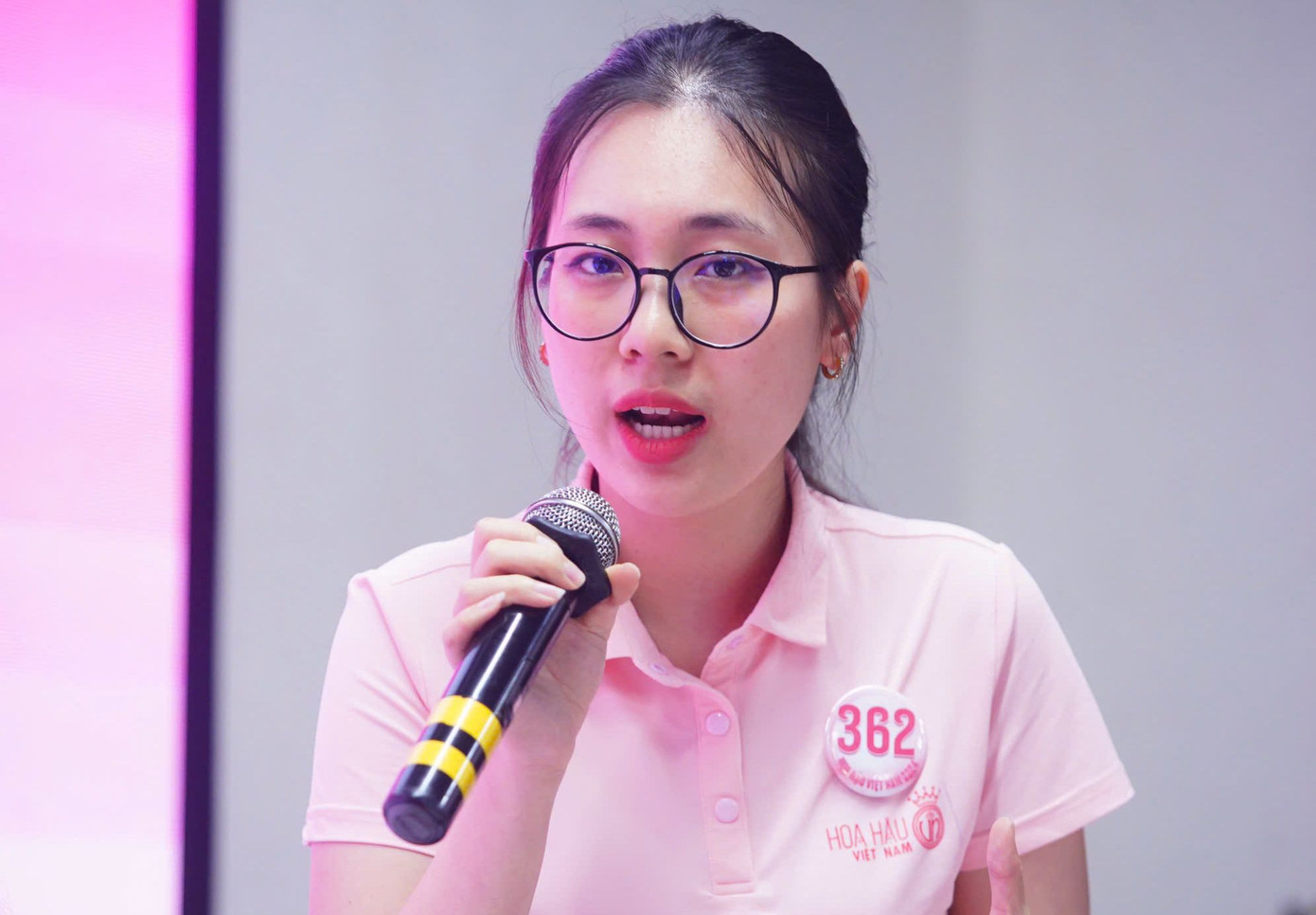 Theo Hoa hậu Đỗ Thị Hà, tranh biện, hùng biện là một trong những kỹ năng quan trọng, cần thiết với một cuộc thi nhan sắc. Đây cũng là yếu tố để ban giám khảo đánh giá năng lực, sự am hiểu kiến thức xã hội và khả năng ngôn ngữ của từng thí sinh. Theo Hoa hậu Đỗ Thị Hà, tranh biện, hùng biện là một trong những kỹ năng quan trọng, cần thiết với một cuộc thi nhan sắc. Đây cũng là yếu tố để ban giám khảo đánh giá năng lực, sự am hiểu kiến thức xã hội và khả năng ngôn ngữ của từng thí sinh.