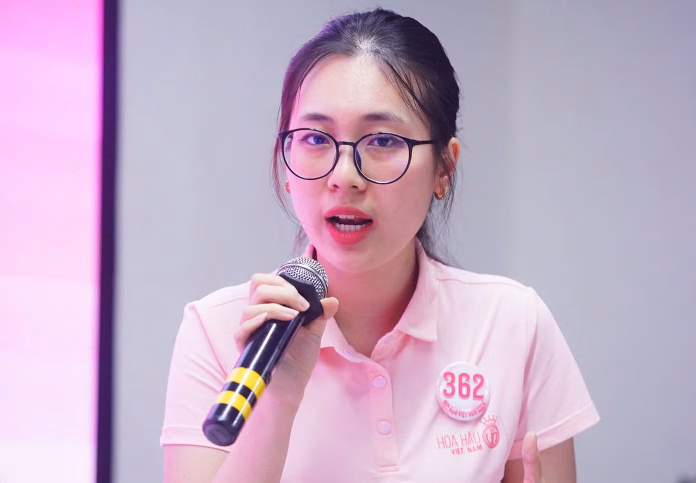Theo Hoa hậu Đỗ Thị Hà, tranh biện, hùng biện là một trong những kỹ năng quan trọng, cần thiết với một cuộc thi nhan sắc. Đây cũng là yếu tố để ban giám khảo đánh giá năng lực, sự am hiểu kiến thức xã hội và khả năng ngôn ngữ của từng thí sinh.