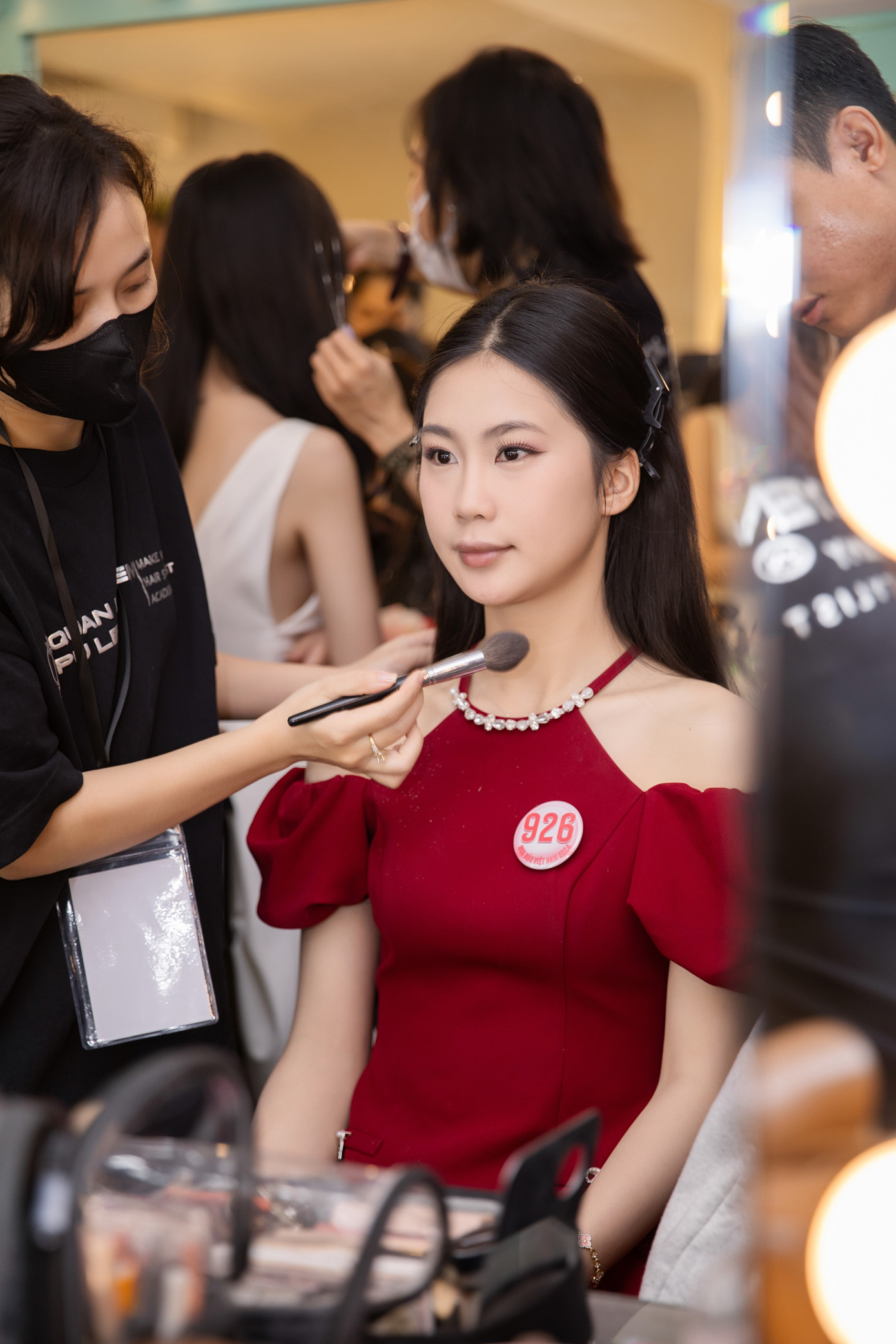 Nguyễn Thị Thu Hằng là một trong bốn thí sinh nhỏ tuổi nhất Hoa hậu Việt Nam 2024. Xuất hiện ở nhà chung, Thu Hằng tự hào khi đã đứng trong hàng ngũ của Đảng từ khi còn học THPT.