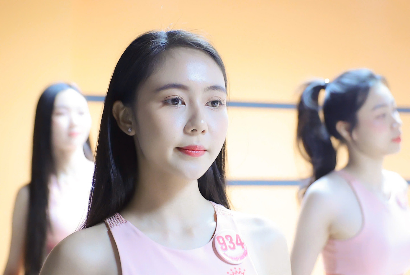 Cận nhan sắc một số thí sinh trong buổi tập vũ đạo. Cận nhan sắc một số thí sinh trong buổi tập vũ đạo.