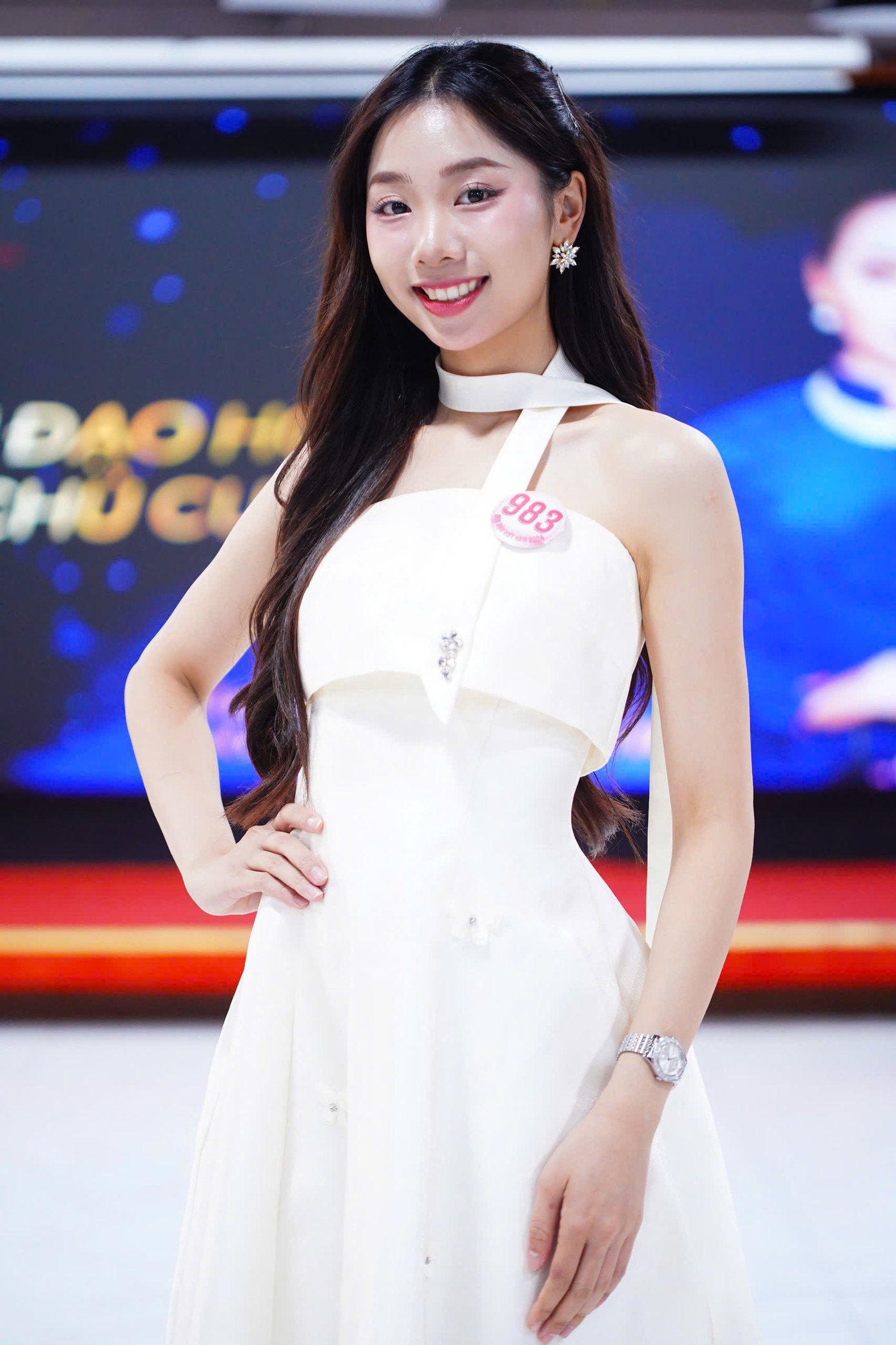 Chia sẻ về lý do theo đuổi hai đại học, Thùy Dương nói: "Đối với tôi, tri thức là vô tận, không có điểm dừng. Chỉ có tri thức mới có thể giúp tôi phát triển và tỏa sáng".