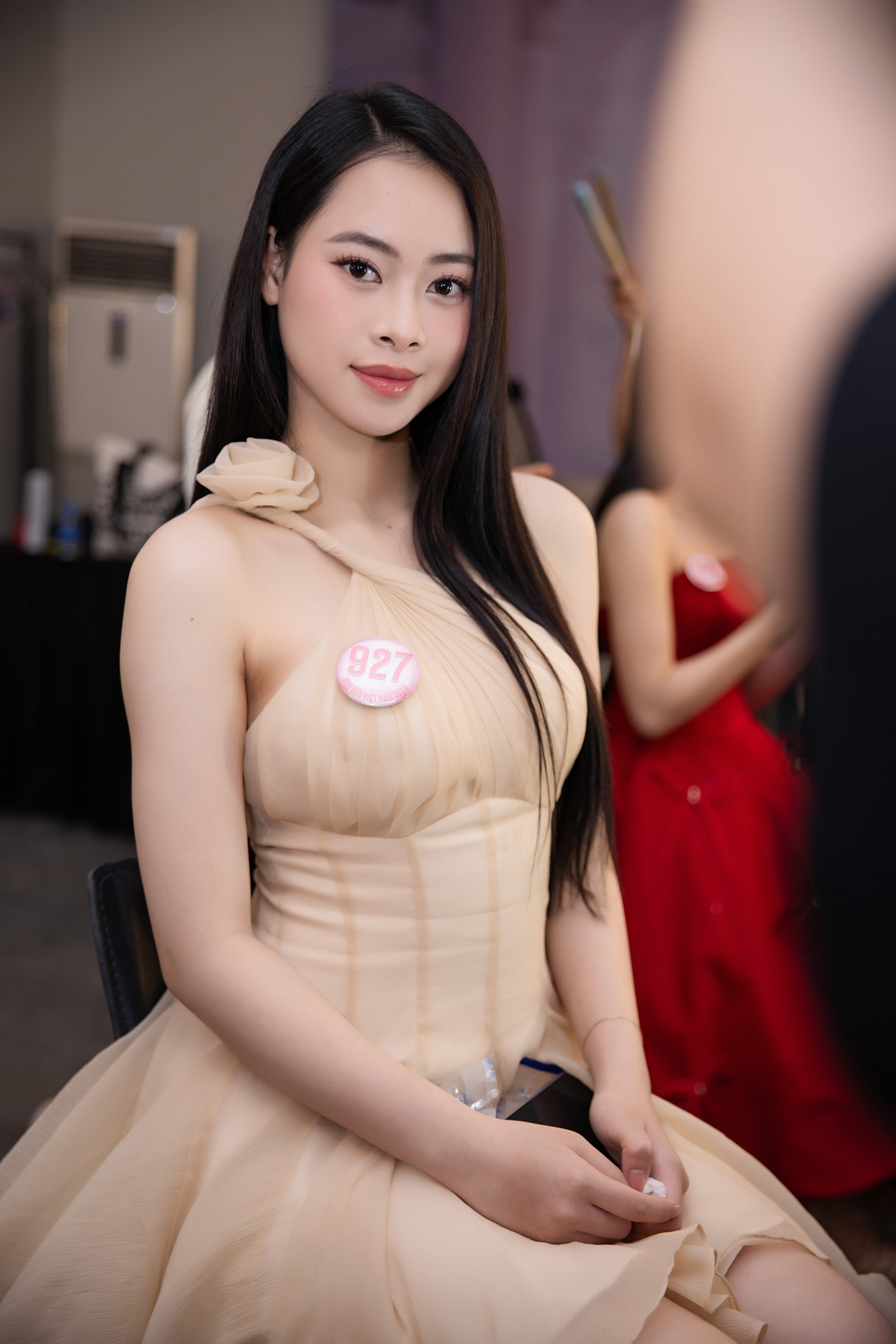 Lê Đoàn Kiều Trinh đến từ Ninh Bình, là sinh viên Đại học Kinh tế Quốc dân. Kiều Trinh cho biết cô từng gặp tai nạn, bị gãy xương bàn chân nhưng không từ bỏ ước mơ thi hoa hậu.