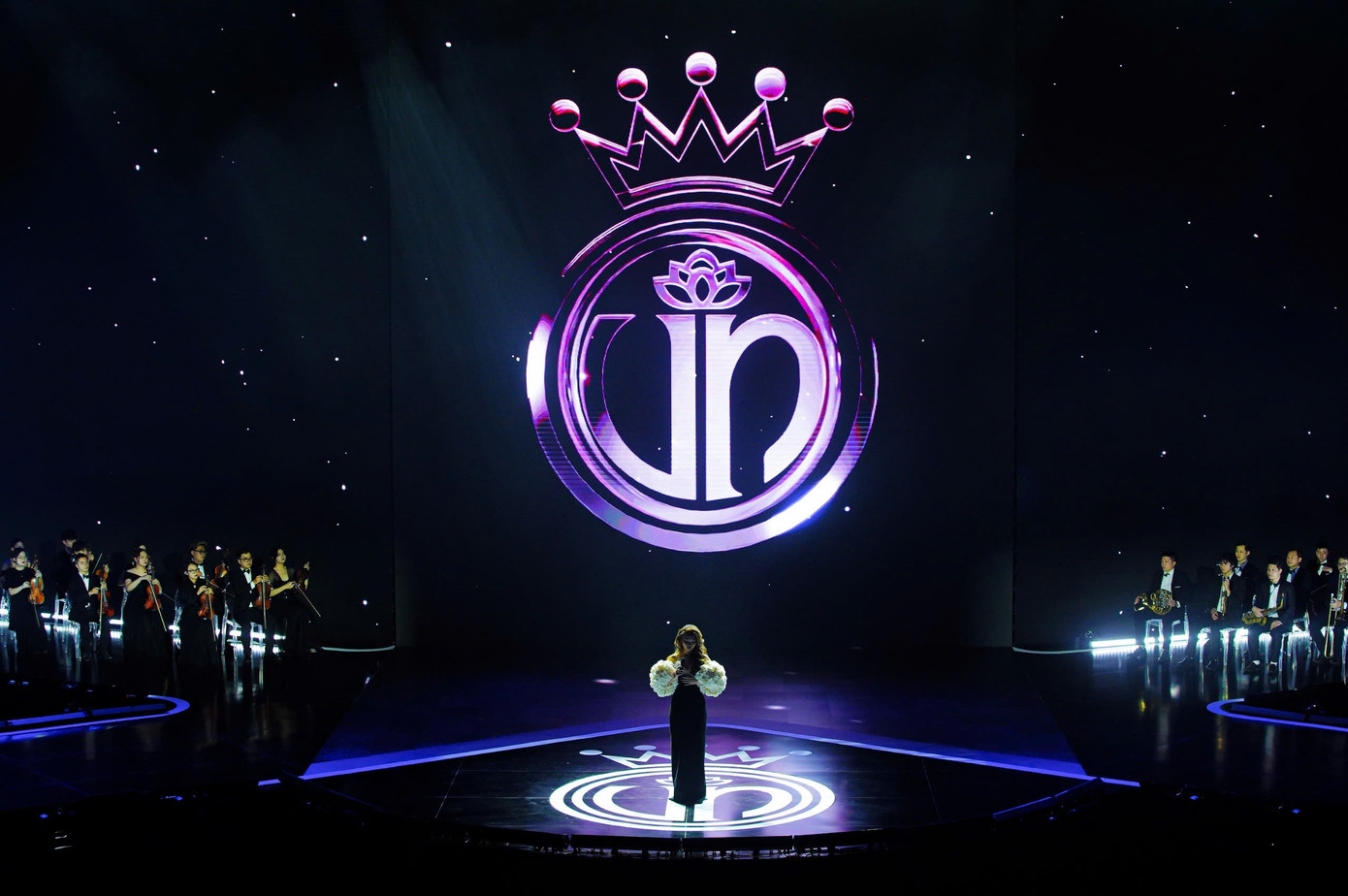 Nghệ sĩ biểu diễn và thí sinh luôn là nhân vật trung tâm, làm nổi bật sự hoành tráng và mãn nhãn của sân khấu. Nghệ sĩ biểu diễn và thí sinh luôn là nhân vật trung tâm, làm nổi bật sự hoành tráng và mãn nhãn của sân khấu.