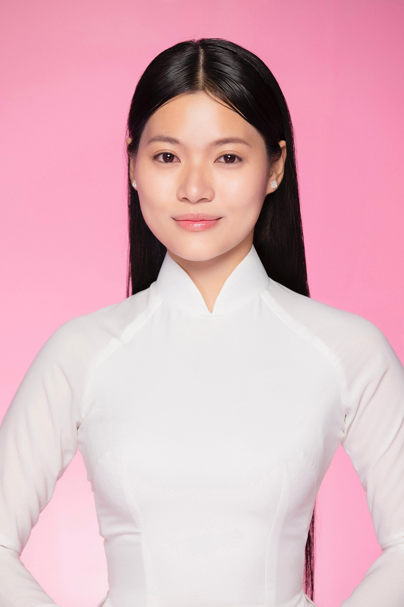 Hồ Yến Linh sinh năm 2004, đến từ Hà Nội, sinh viên Đại học Mỹ thuật Công nghiệp. Cô từng lọt vào top 5 chung cuộc Hoa khôi Thời Trang MTCN 2024 cùng hai giải phụ Thí sinh tài năng và Thí sinh được yêu thích nhất, top 20 cuộc thi Hoa hậu Sinh viên Việt Nam 2024. Thí sinh Hà Thị Giang Thanh sinh năm 2002, đến từ Hạ Long, tốt nghiệp Đại học Văn hóa Hà Nội. Cô là người mẫu tự do, từng lọt vào top 5 cuộc thi Hoa khôi Sinh viên Việt Nam.