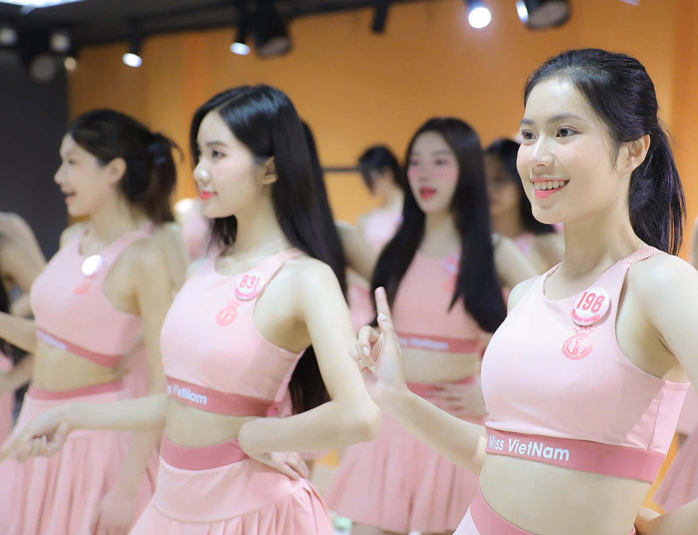 Tiếp tục hành trình tại nhà chung Vòng Chung khảo Hoa hậu Việt Nam 2024, các thí sinh có buổi tập vũ đạo tại Hà Nội sáng 2/4. Tiếp tục hành trình tại nhà chung Vòng Chung khảo Hoa hậu Việt Nam 2024, các thí sinh có buổi tập vũ đạo tại Hà Nội sáng 2/4.