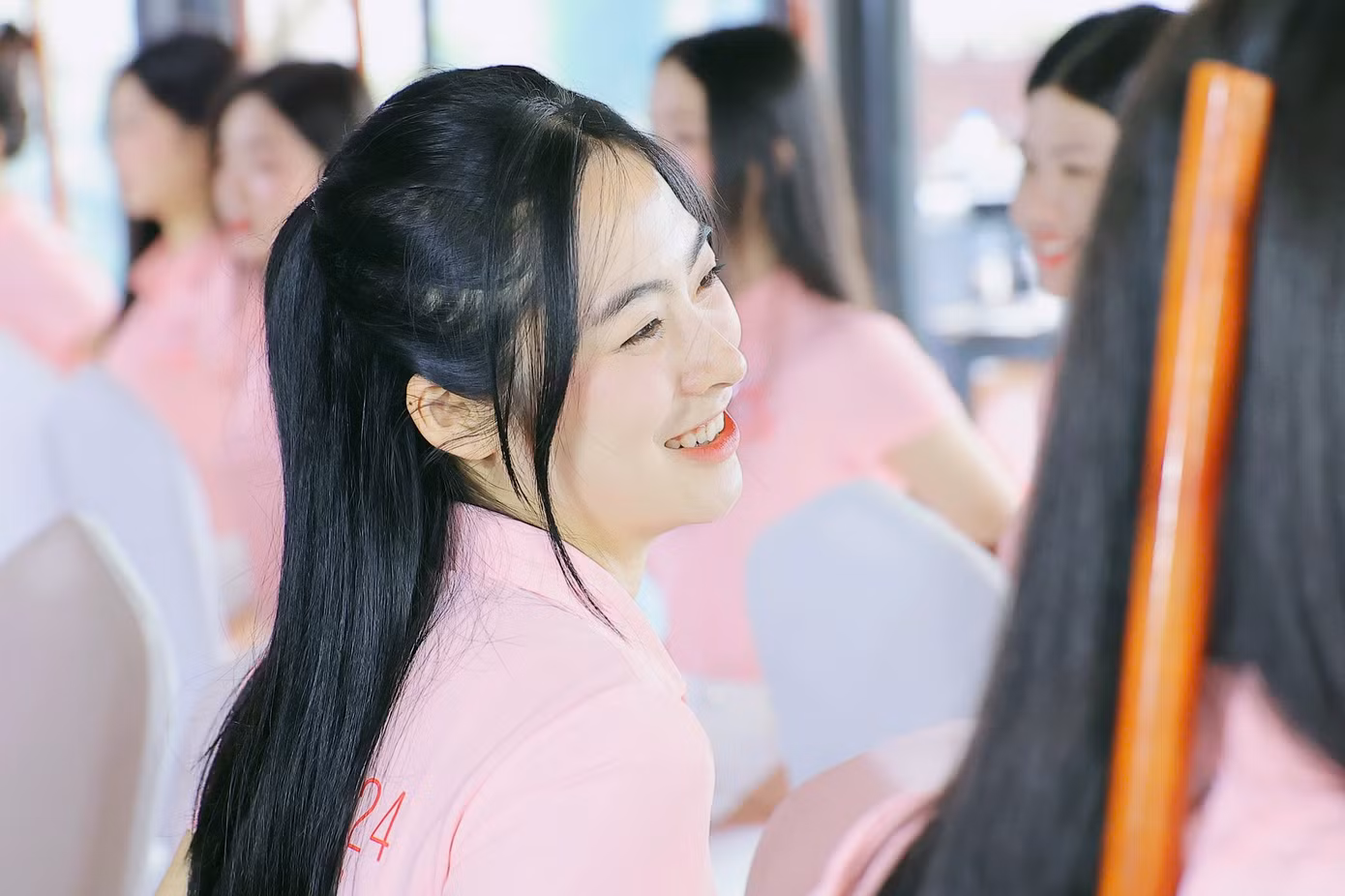 Tại buổi học, chuyên gia phân tích để thí sinh Hoa hậu Việt Nam hiểu, nhận thức đúng tầm quan trọng của việc học phong thái, ngôn ngữ cơ thể.