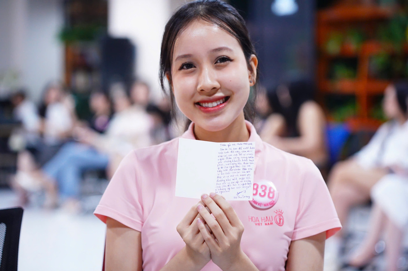 Một số hình ảnh của thí sinh Hoa hậu Việt Nam trong buổi học luyện thanh.