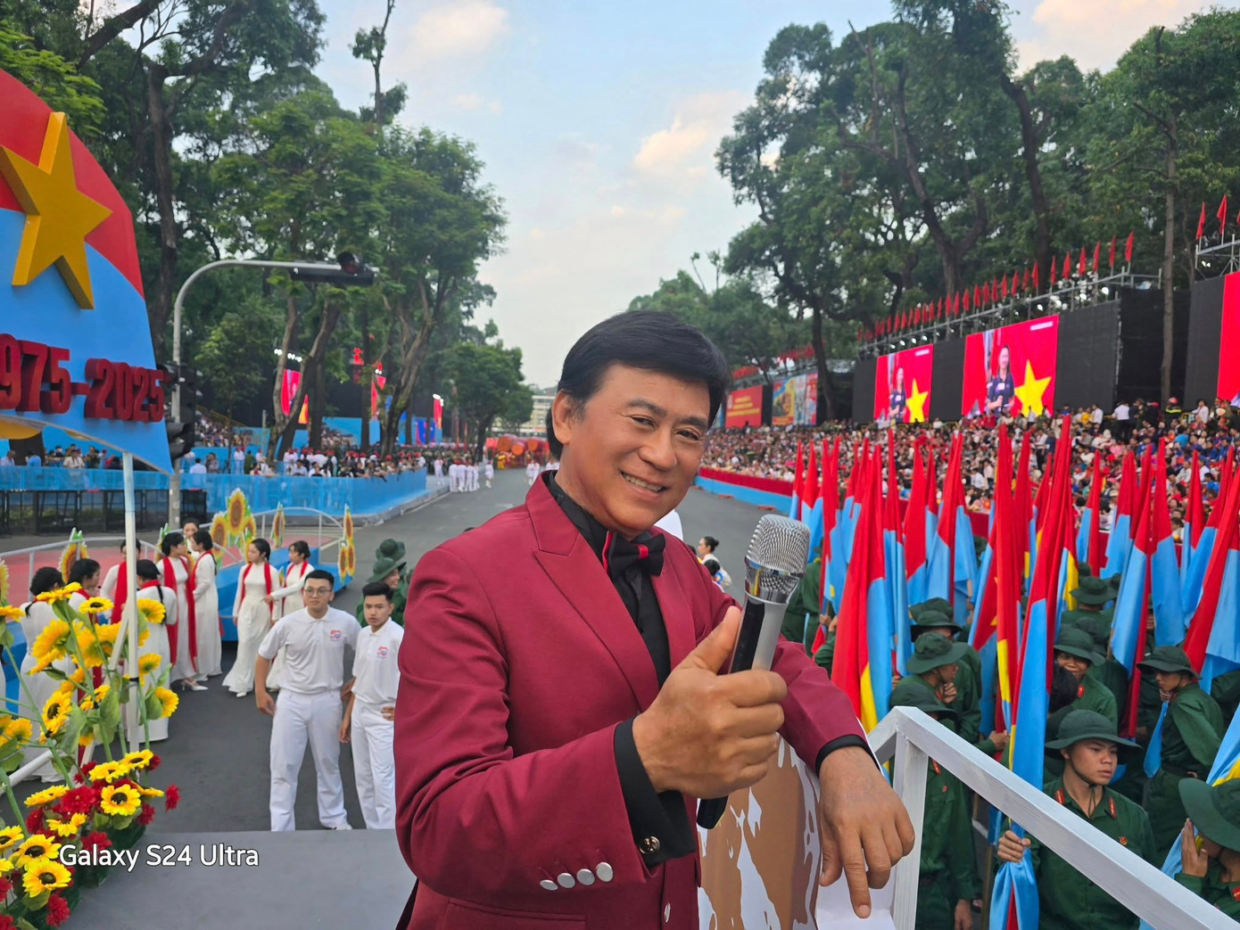 NSND Tạ Minh Tâm gửi lời tri ân tới cố nhạc sĩ Hoàng Hà - cha đẻ ca khúc Đất nước trọn niềm vui. NSND Tạ Minh Tâm gửi lời tri ân tới cố nhạc sĩ Hoàng Hà - cha đẻ ca khúc Đất nước trọn niềm vui.