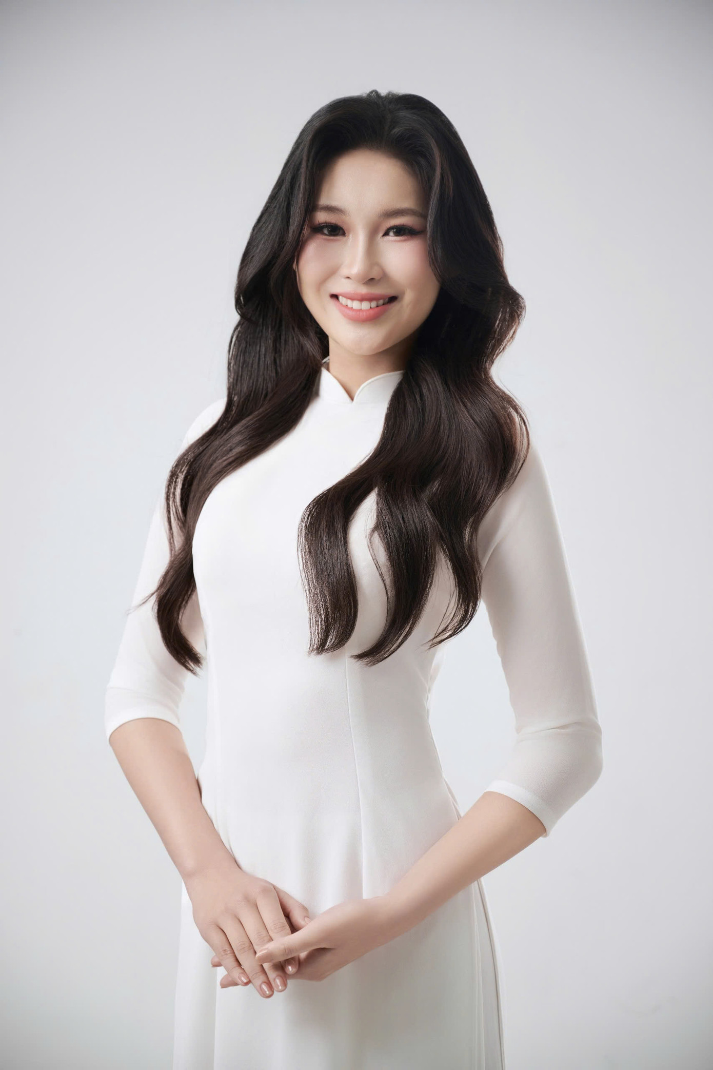 Theo Hiền Nhi, người dân địa phương nơi cô sinh sống hưởng ứng đại lễ 30/4 qua việc treo cờ khắp các nẻo đường, dọn dẹp đường làng ngõ xóm sạch sẽ trong không khí hân hoan chào đón ngày Tết lớn của dân tộc. Mọi người còn hưởng ứng khí thế những ngày này bằng việc tích cực lao động, sản xuất để đóng góp cho công cuộc xây dựng và phát triển đất nước. Theo Hiền Nhi, người dân địa phương nơi cô sinh sống hưởng ứng đại lễ 30/4 qua việc treo cờ khắp các nẻo đường, dọn dẹp đường làng ngõ xóm sạch sẽ trong không khí hân hoan chào đón ngày Tết lớn của dân tộc. Mọi người còn hưởng ứng khí thế những ngày này bằng việc tích cực lao động, sản xuất để đóng góp cho công cuộc xây dựng và phát triển đất nước.