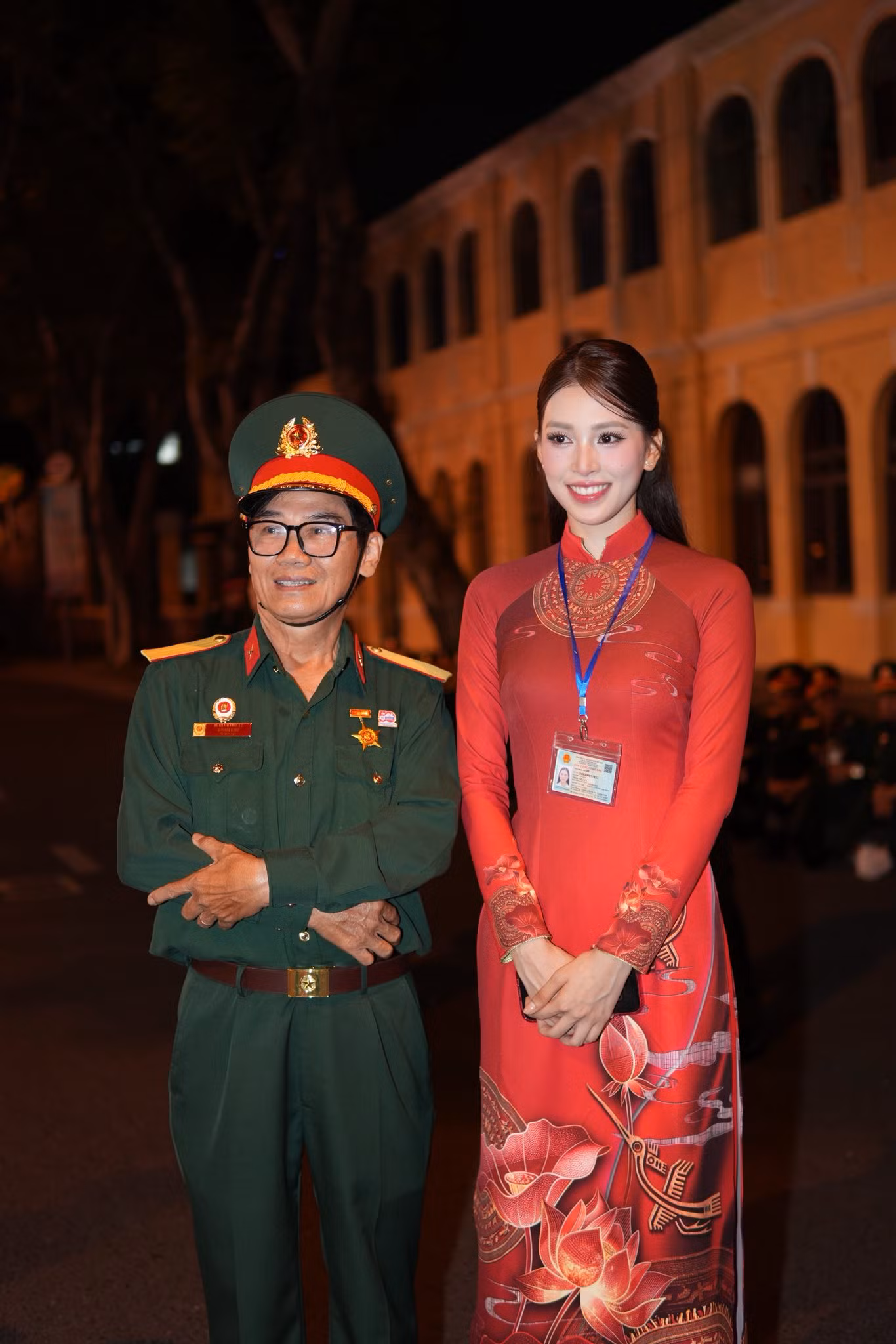 Hình ảnh Hoa hậu Thanh Thủy và Hoa hậu Tiểu Vy tại lễ diễu binh, diễu hành sáng 30/4.