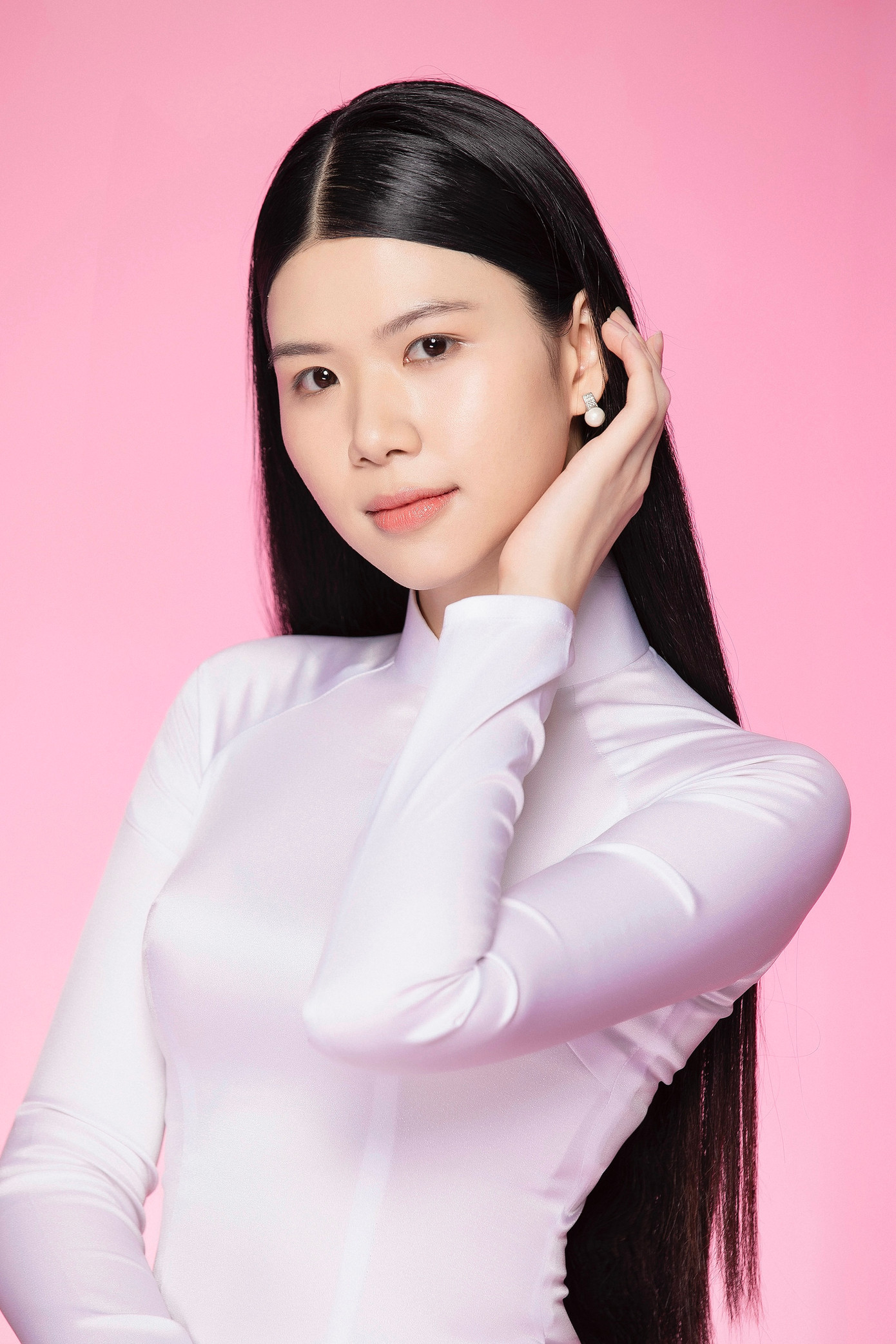 Lê Đoàn Kiều Trinh sinh năm 2005, đến từ Ninh Bình, sinh viên Đại học Kinh tế Quốc dân Hà Nội. Cô giành danh hiệu top 5 Người đẹp Tài năng và người đẹp trình diễn áo tắm đẹp nhất tại cuộc thi Người đẹp Hoa Lư. Đinh Hoàng Linh Đan sinh năm 2003, đến từ Đà Nẵng, hiện là sinh viên Đại học RMIT Việt Nam. Cô là Hoa Khôi trường THPT chuyên Lê Quý Đôn năm 2021; giành giải Ba Đơn nữ Hội thi HS-SV Tài năng - Thanh lịch Thành Phố Đà Nẵng 2021 (tương đương Á Khôi 2). Lê Đoàn Kiều Trinh sinh năm 2005, đến từ Ninh Bình, sinh viên Đại học Kinh tế Quốc dân Hà Nội. Cô giành danh hiệu top 5 Người đẹp Tài năng và người đẹp trình diễn áo tắm đẹp nhất tại cuộc thi Người đẹp Hoa Lư. Đinh Hoàng Linh Đan sinh năm 2003, đến từ Đà Nẵng, hiện là sinh viên Đại học RMIT Việt Nam. Cô là Hoa Khôi trường THPT chuyên Lê Quý Đôn năm 2021; giành giải Ba Đơn nữ Hội thi HS-SV Tài năng - Thanh lịch Thành Phố Đà Nẵng 2021 (tương đương Á Khôi 2).