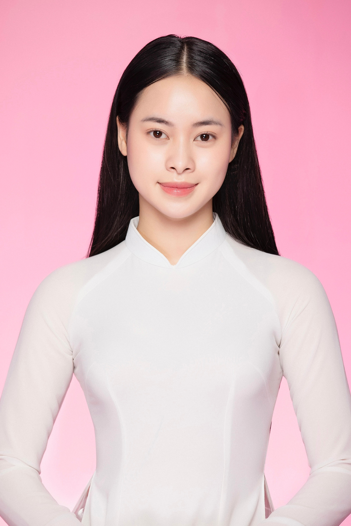 Lê Đoàn Kiều Trinh sinh năm 2005, đến từ Ninh Bình, sinh viên Đại học Kinh tế Quốc dân Hà Nội. Cô giành danh hiệu top 5 Người đẹp Tài năng và người đẹp trình diễn áo tắm đẹp nhất tại cuộc thi Người đẹp Hoa Lư. Đinh Hoàng Linh Đan sinh năm 2003, đến từ Đà Nẵng, hiện là sinh viên Đại học RMIT Việt Nam. Cô là Hoa Khôi trường THPT chuyên Lê Quý Đôn năm 2021; giành giải Ba Đơn nữ Hội thi HS-SV Tài năng - Thanh lịch Thành Phố Đà Nẵng 2021 (tương đương Á Khôi 2). Lê Đoàn Kiều Trinh sinh năm 2005, đến từ Ninh Bình, sinh viên Đại học Kinh tế Quốc dân Hà Nội. Cô giành danh hiệu top 5 Người đẹp Tài năng và người đẹp trình diễn áo tắm đẹp nhất tại cuộc thi Người đẹp Hoa Lư. Đinh Hoàng Linh Đan sinh năm 2003, đến từ Đà Nẵng, hiện là sinh viên Đại học RMIT Việt Nam. Cô là Hoa Khôi trường THPT chuyên Lê Quý Đôn năm 2021; giành giải Ba Đơn nữ Hội thi HS-SV Tài năng - Thanh lịch Thành Phố Đà Nẵng 2021 (tương đương Á Khôi 2).