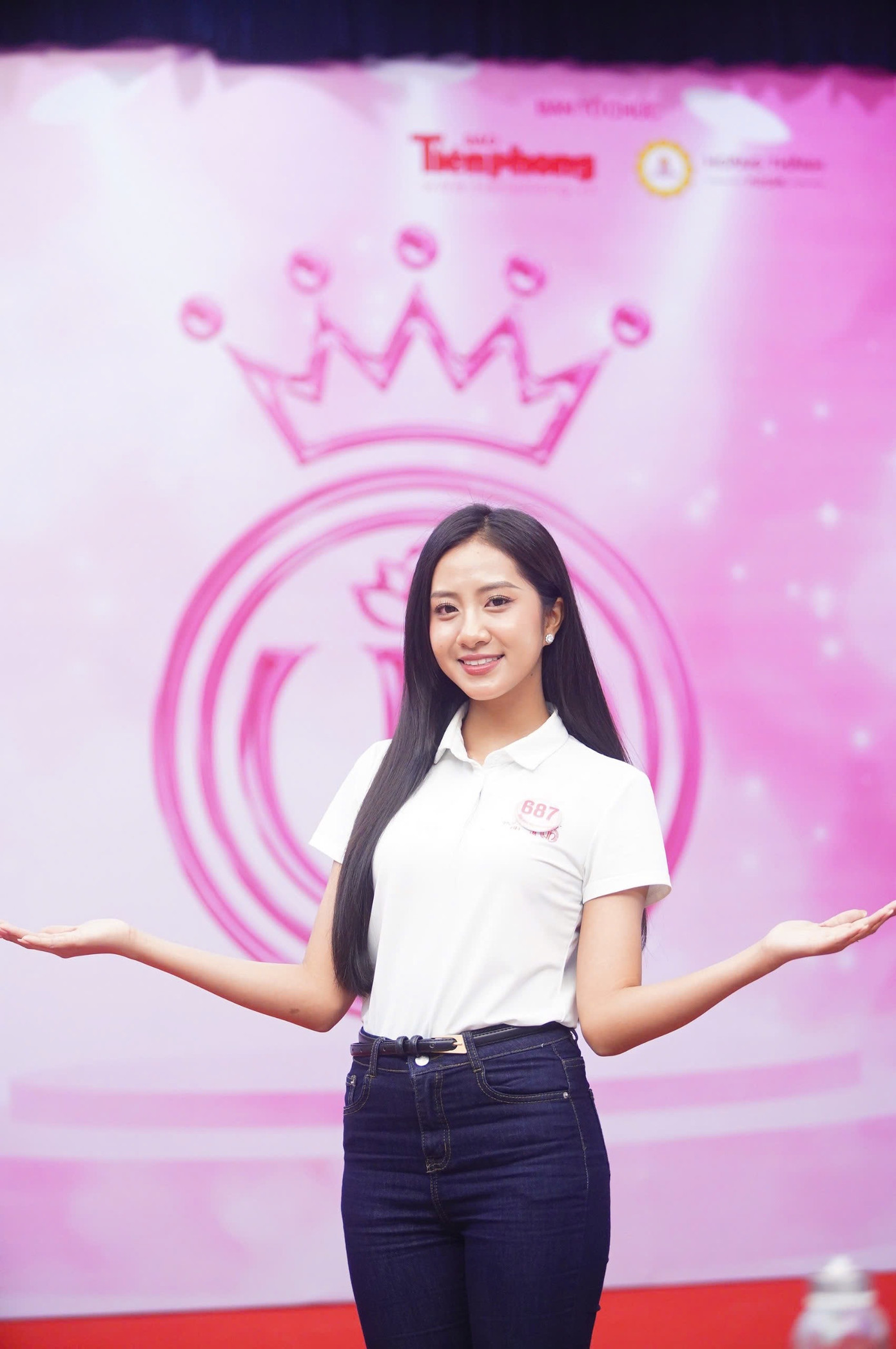 Hà Trúc Linh sinh năm 2004, đến từ Phú Yên. Cô từng giành giải Nhì hoạt động ngoại khóa nâng cao năng lực tiếng Anh cho đoàn viên, thanh niên năm 2020-2021, nhiều năm liền được khen thưởng là Đoàn viên xuất sắc trong công tác Đoàn và phong trào thanh niên…