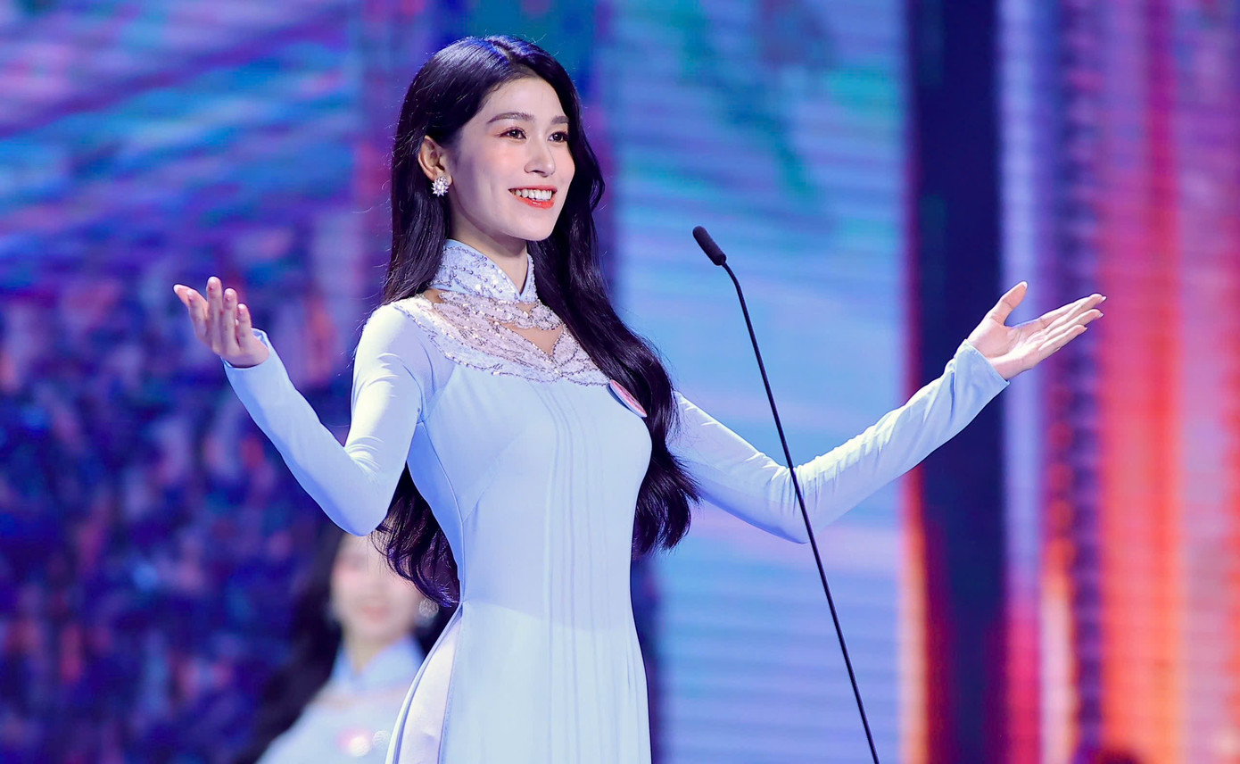 Nguyễn Thanh Thảo sinh năm 2006, là sinh viên chuyên ngành Luật thương mại quốc tế của Học viện Ngoại giao. Cô sở hữu điểm IELTS 7.5, có thể giao tiếp tốt bằng tiếng Anh và tiếng Pháp. Nguyễn Thanh Thảo sinh năm 2006, là sinh viên chuyên ngành Luật thương mại quốc tế của Học viện Ngoại giao. Cô sở hữu điểm IELTS 7.5, có thể giao tiếp tốt bằng tiếng Anh và tiếng Pháp.