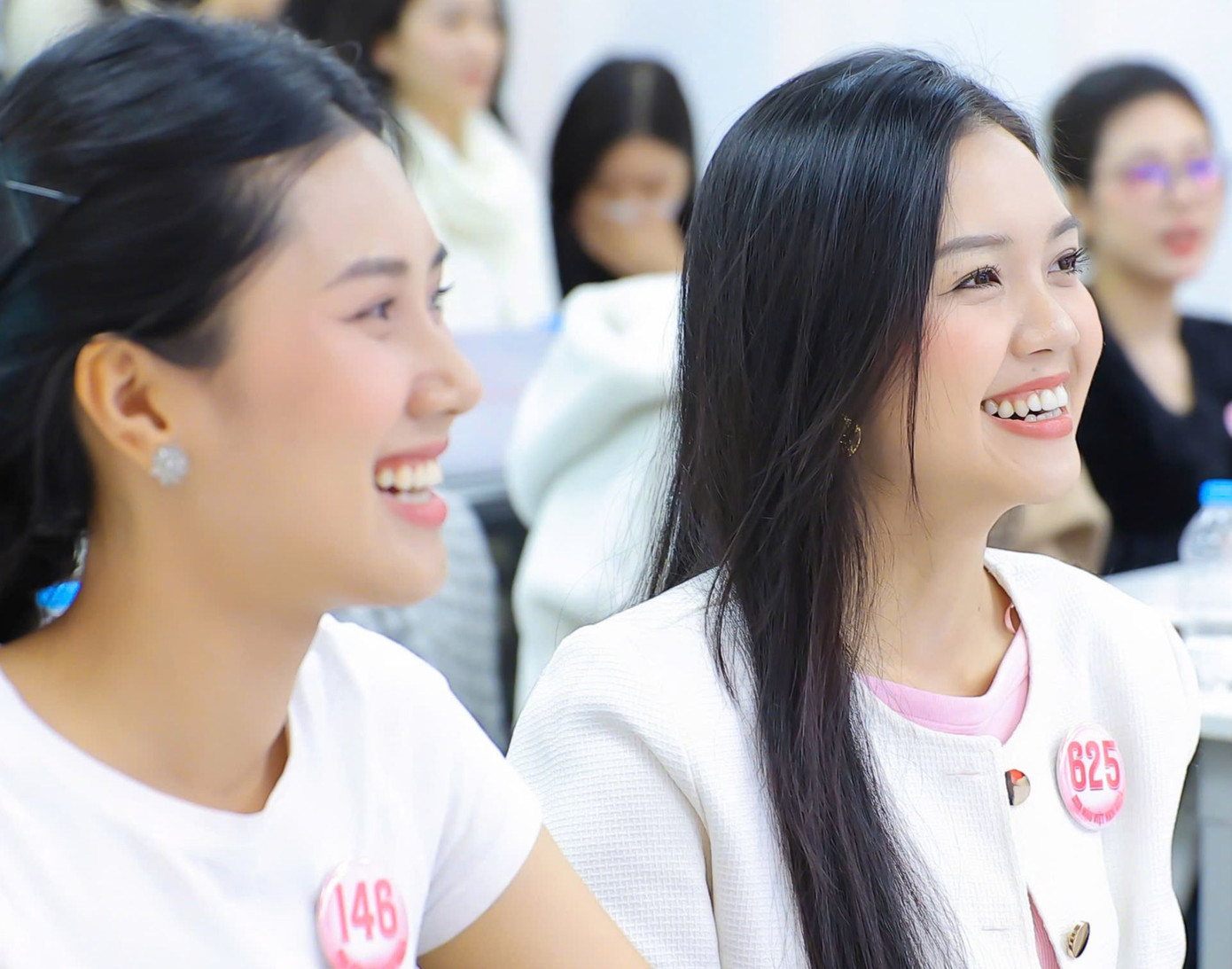 Với nhiều thí sinh, buổi học là trải nghiệm đầu tiên được hướng dẫn cách tiếp cận vấn đề, biểu cảm trong giọng nói cũng như giữ sự bình tĩnh, tự tin thuyết trình trước đám đông.