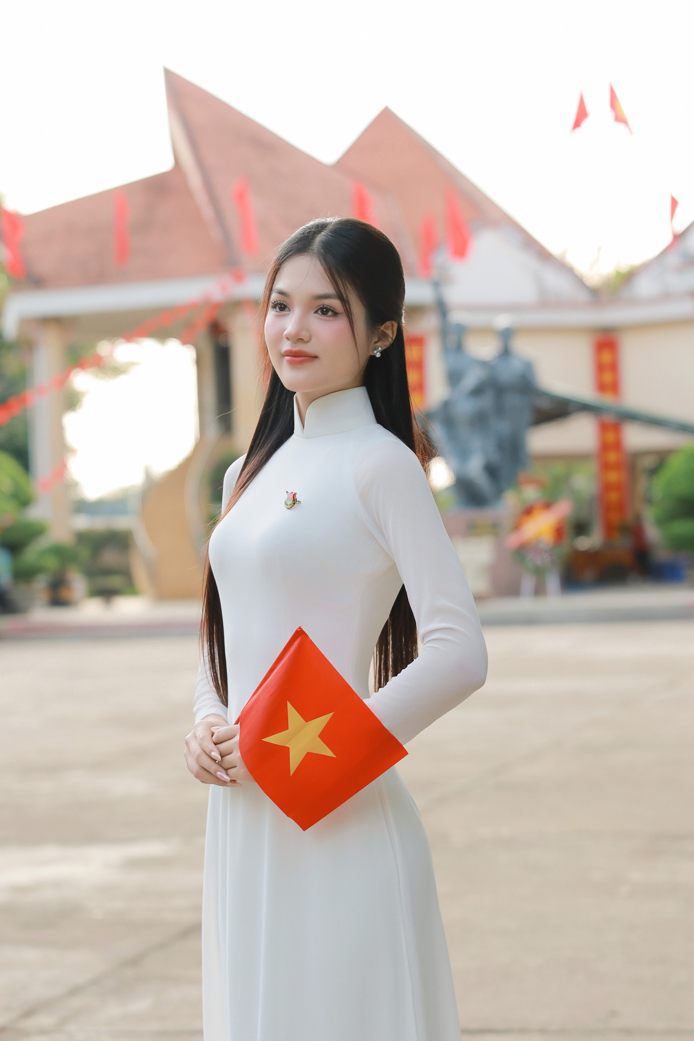 Ngục Kon Tum - biểu tượng cho tinh thần bất khuất, ngoan cường của những chiến sĩ cộng sản. Nơi đây được công nhận là Di tích lịch sử văn hóa quốc gia. Ngục Kon Tum - biểu tượng cho tinh thần bất khuất, ngoan cường của những chiến sĩ cộng sản. Nơi đây được công nhận là Di tích lịch sử văn hóa quốc gia.