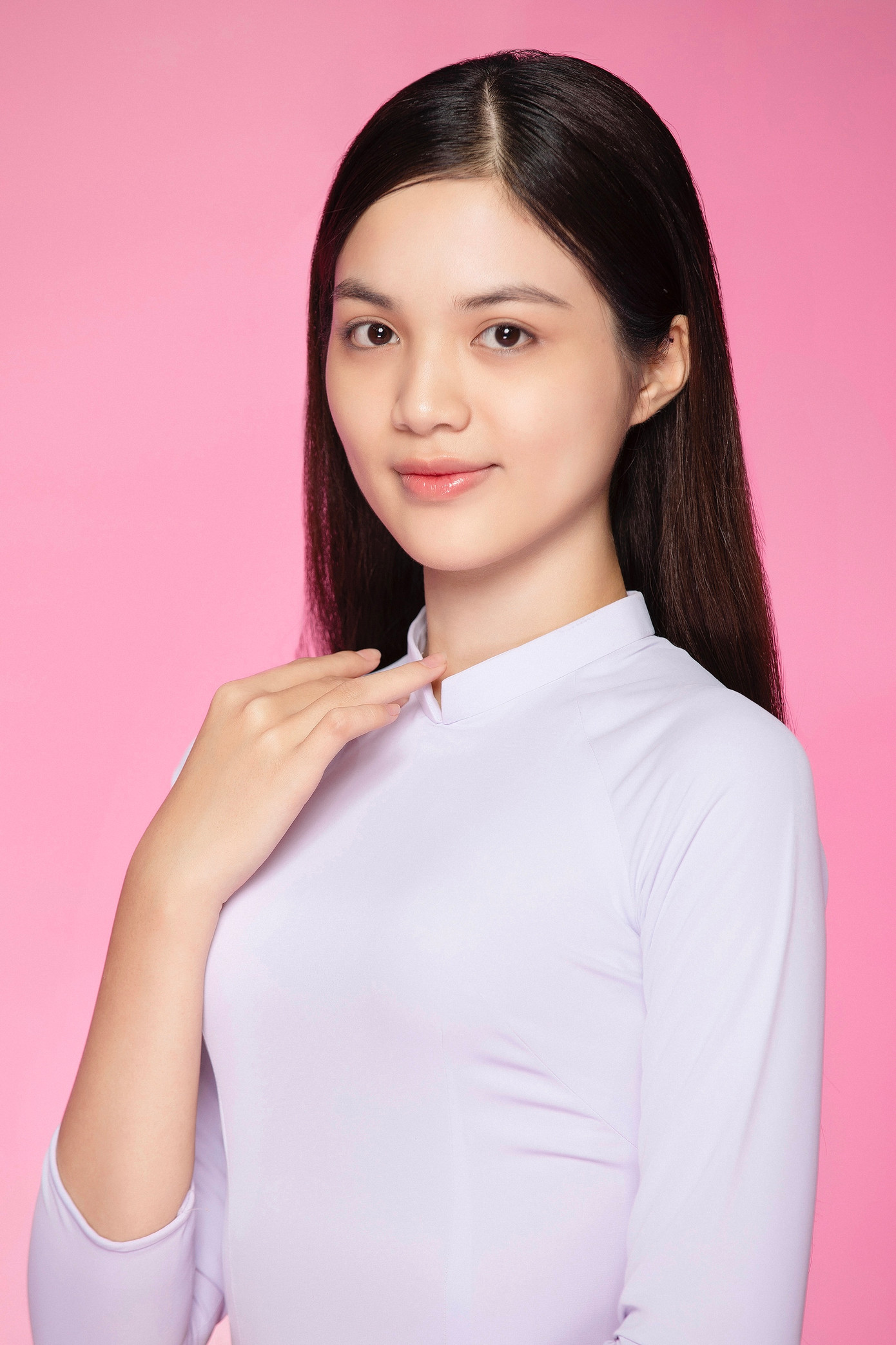 Thí sinh Trần Thị Hồng Hải sinh năm 2004, đến từ Tuyên Quang, sinh viên Đại học Thương Mại Hà Nội. Hồng Hải từng tham gia cuộc thi Người đẹp xứ Tuyên 2022 và lọt vào top 10. Thí sinh Trần Minh Thu sinh năm 2005, đến từ Kon Tum. Cô là Hoa khôi Đại học Thương mại 2024, sở hữu chiều cao 1,75 m.