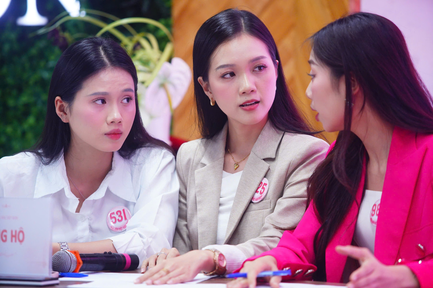 Theo Hoa hậu Nguyễn Thị Huyền, thí sinh thể hiện được sự am hiểu, kiến thức khá đa chiều, đa dạng về các vấn đề xã hội. Theo Hoa hậu Nguyễn Thị Huyền, thí sinh thể hiện được sự am hiểu, kiến thức khá đa chiều, đa dạng về các vấn đề xã hội.