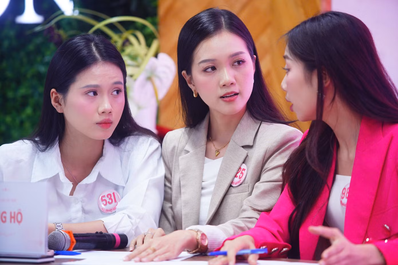 Theo Hoa hậu Nguyễn Thị Huyền, thí sinh thể hiện được sự am hiểu, kiến thức khá đa chiều, đa dạng về các vấn đề xã hội.