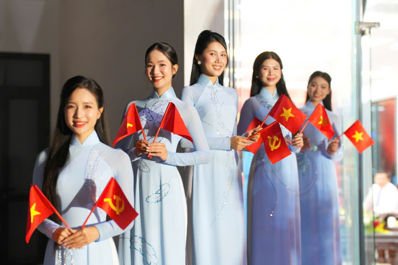 Theo thí sinh Nguyễn Phương Nhi, các hoạt động kỷ niệm 50 năm Ngày Giải phóng miền Nam, thống nhất đất nước thể hiện khát vọng hòa bình và ý chí độc lập của Việt Nam. Đồng thời giúp thế hệ trẻ có cái nhìn tổng quan về lịch sử, khơi gợi niềm tự hào dân tộc.