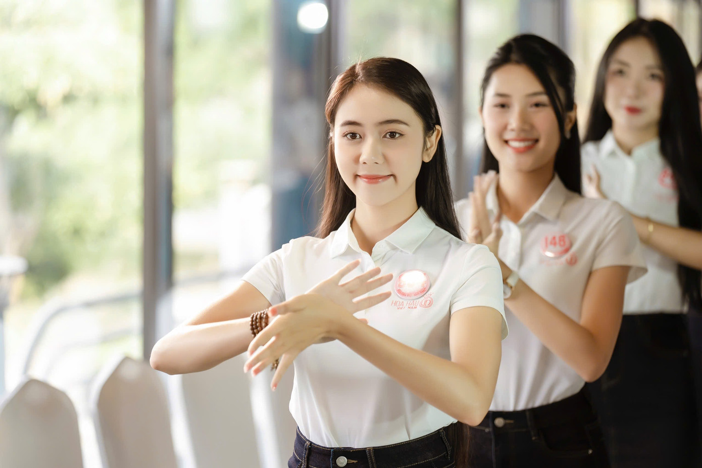 “Tôi hy vọng từ kỹ năng được học, thực hành, các bạn sẽ tập luyện để tạo thói quen, phong thái chuyên nghiệp. Phong thái chuyên nghiệp là hành trang tốt giúp thí sinh tự tin bước vào tương lai, phục vụ cho công việc sau này”, chuyên gia chia sẻ.