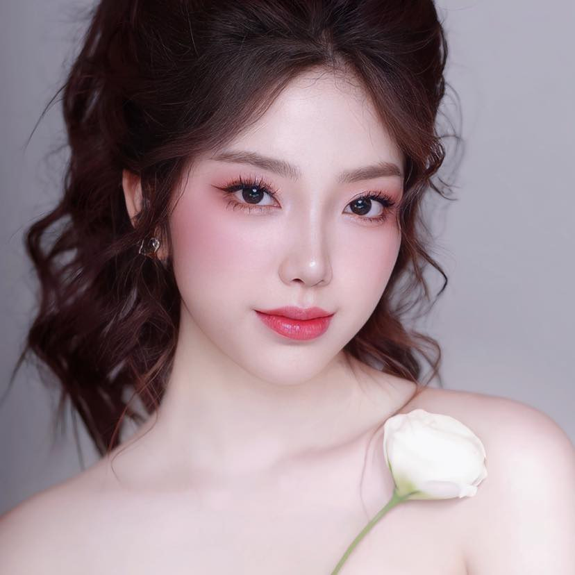 Tại Hoa hậu Việt Nam 2024, Quỳnh Trang đặt mục tiêu được sống trọn vẹn với đam mê và nỗ lực hoàn thiện chính mình mỗi ngày.