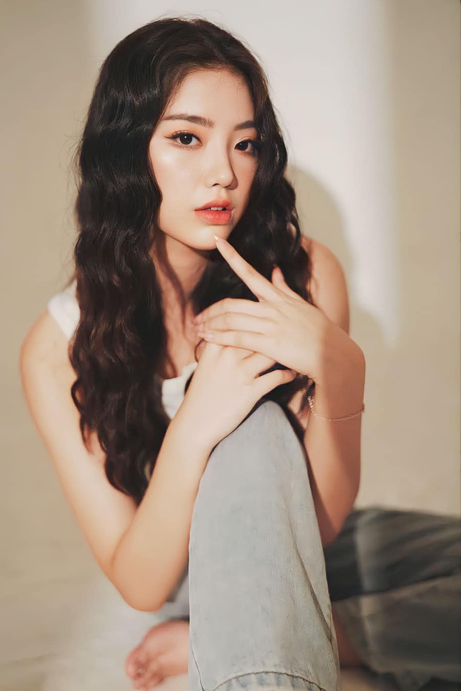 “Tôi cảm thấy biết ơn vì có cơ hội góp mặt trong nhà chung Hoa hậu Việt Nam - môi trường năng động, nơi không chỉ có sự cạnh tranh lành mạnh mà còn đầy ắp tình cảm, sự sẻ chia và những giá trị tốt đẹp. Tôi tin rằng đây là khoảng thời gian quý giá để mình học hỏi, trưởng thành và lan tỏa những điều tích cực đến cộng đồng”, Quỳnh Trang nói.