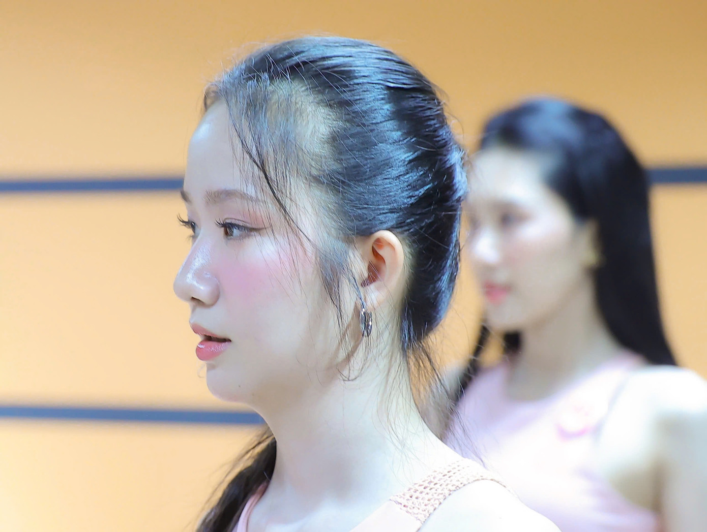 Cận nhan sắc một số thí sinh trong buổi tập vũ đạo. Cận nhan sắc một số thí sinh trong buổi tập vũ đạo.