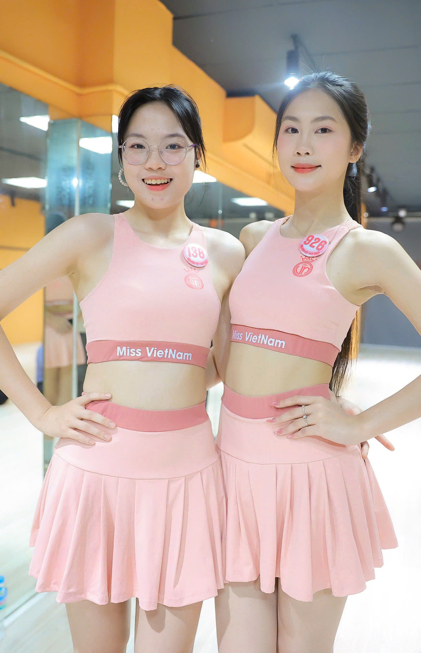 Sinh năm 2006, Thu Hằng thuộc nhóm thí sinh nhỏ tuổi nhất Hoa hậu Việt Nam 2024. Cô là sinh viên Đại học Kinh tế Quốc dân và sở hữu chiều cao 1,73 m.