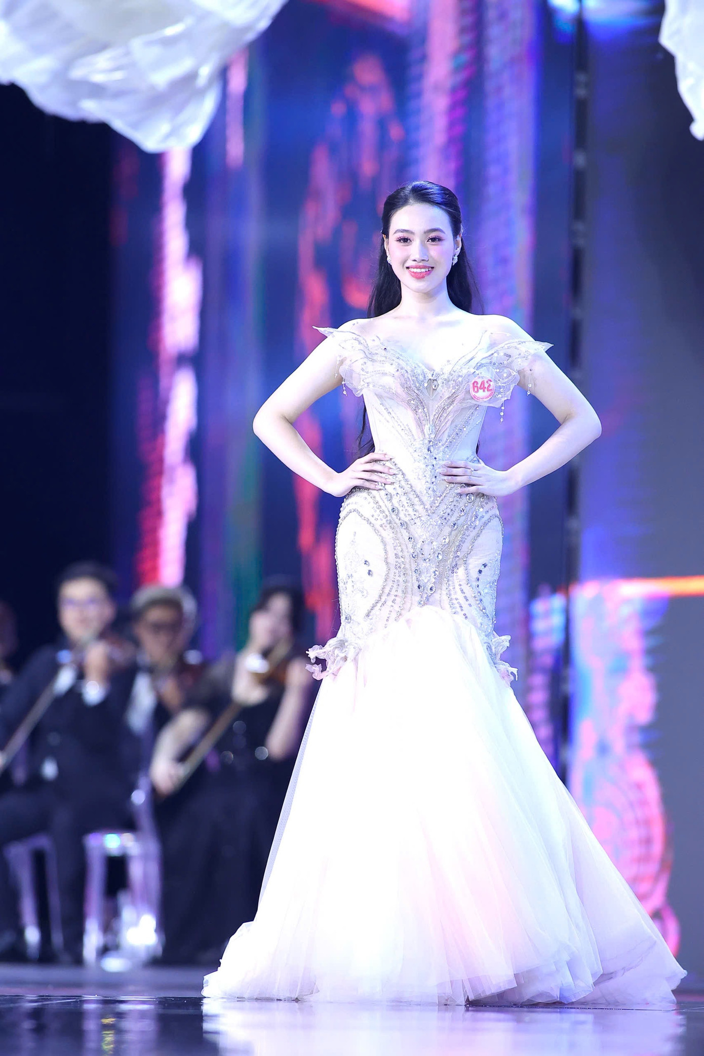 Ngô Thị Thanh Vân (642) là Á khôi 1 cuộc thi Hoa khôi Đại học Văn hóa (Hà Nội) và Á khôi Người đẹp Hoa Lư năm 2024. Ngô Thị Thanh Vân (642) là Á khôi 1 cuộc thi Hoa khôi Đại học Văn hóa (Hà Nội) và Á khôi Người đẹp Hoa Lư năm 2024.