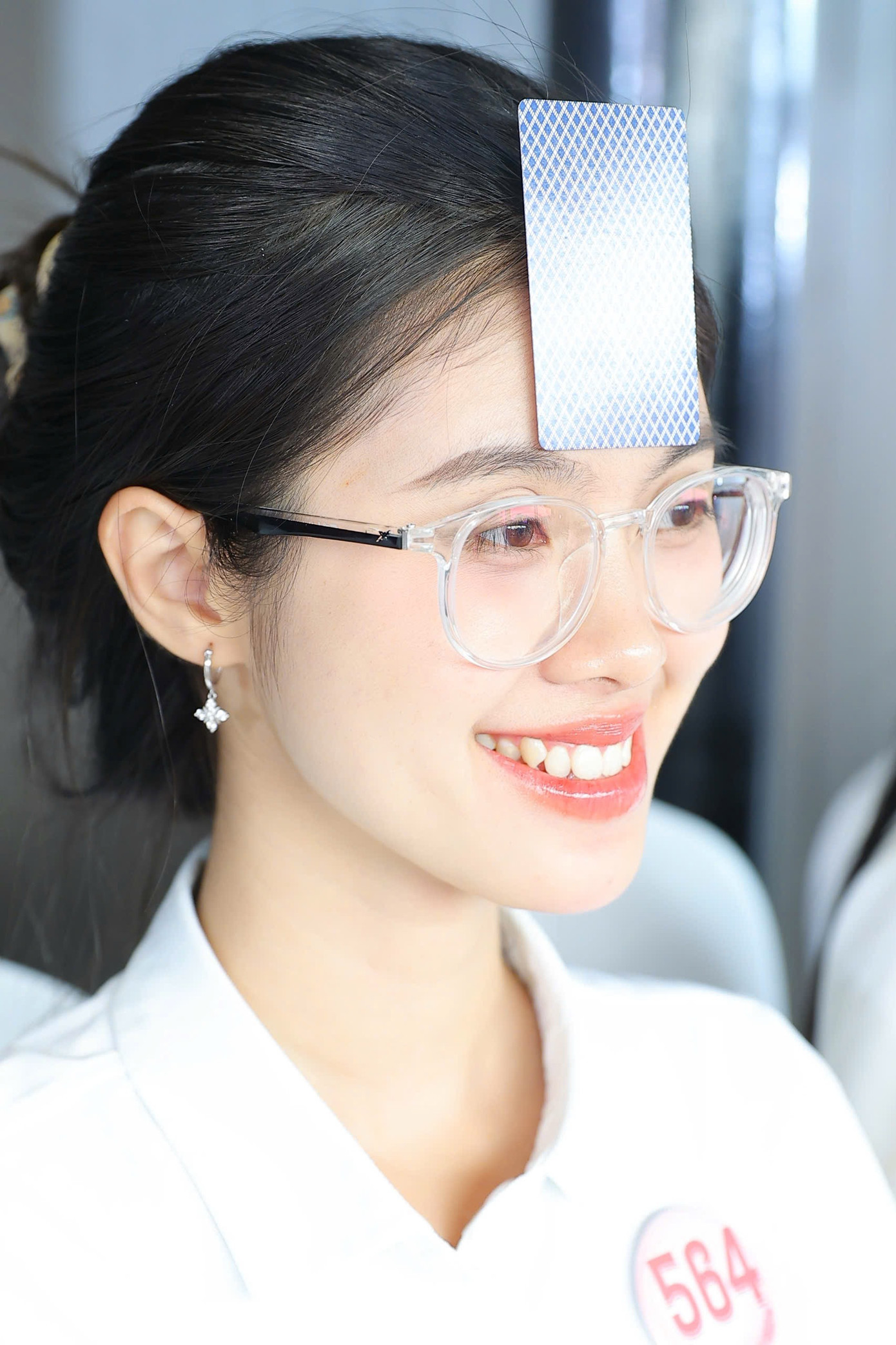 Một trong những bài tập phong thái của thí sinh Hoa hậu Việt Nam.