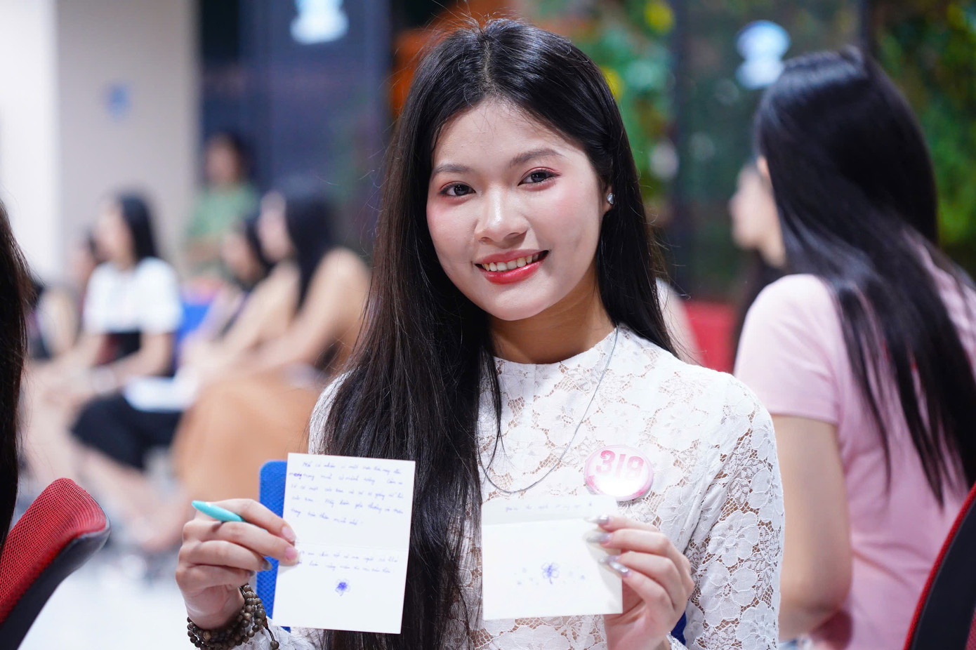 Một số hình ảnh của thí sinh Hoa hậu Việt Nam trong buổi học luyện thanh.