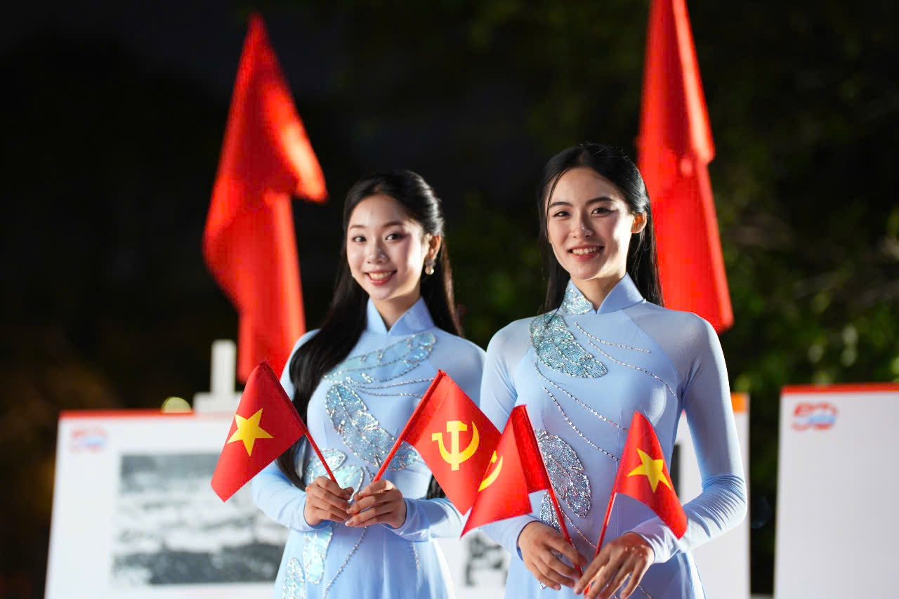 Thông qua cuộc thi Hoa hậu Việt Nam 2024, các thí sinh mong muốn thể hiện khát vọng người trẻ cống hiến. Họ không chỉ là thế hệ thụ hưởng, còn lan tỏa thông điệp dùng bàn tay, khối óc và trái tim để xây dựng, phát triển đất nước.