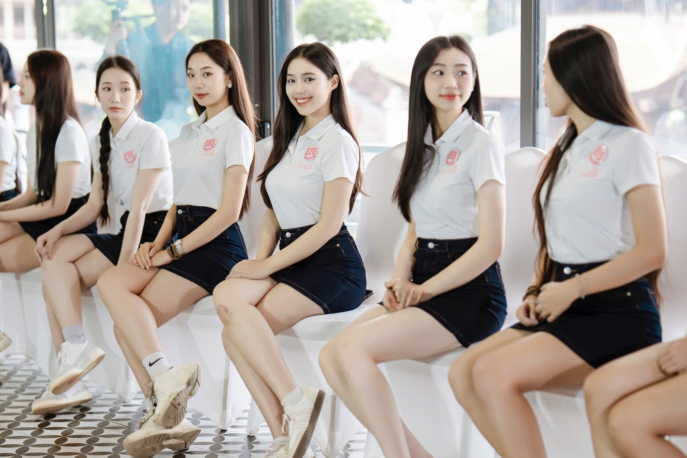 Thí sinh Trần Ngọc Châu Anh (SBD 220) cho biết cô chưa từng học lớp phong thái chuyên nghiệp. Tuy nhiên, việc làm mẫu ảnh giúp Châu Anh có lợi thế hơn so với thí sinh khác.