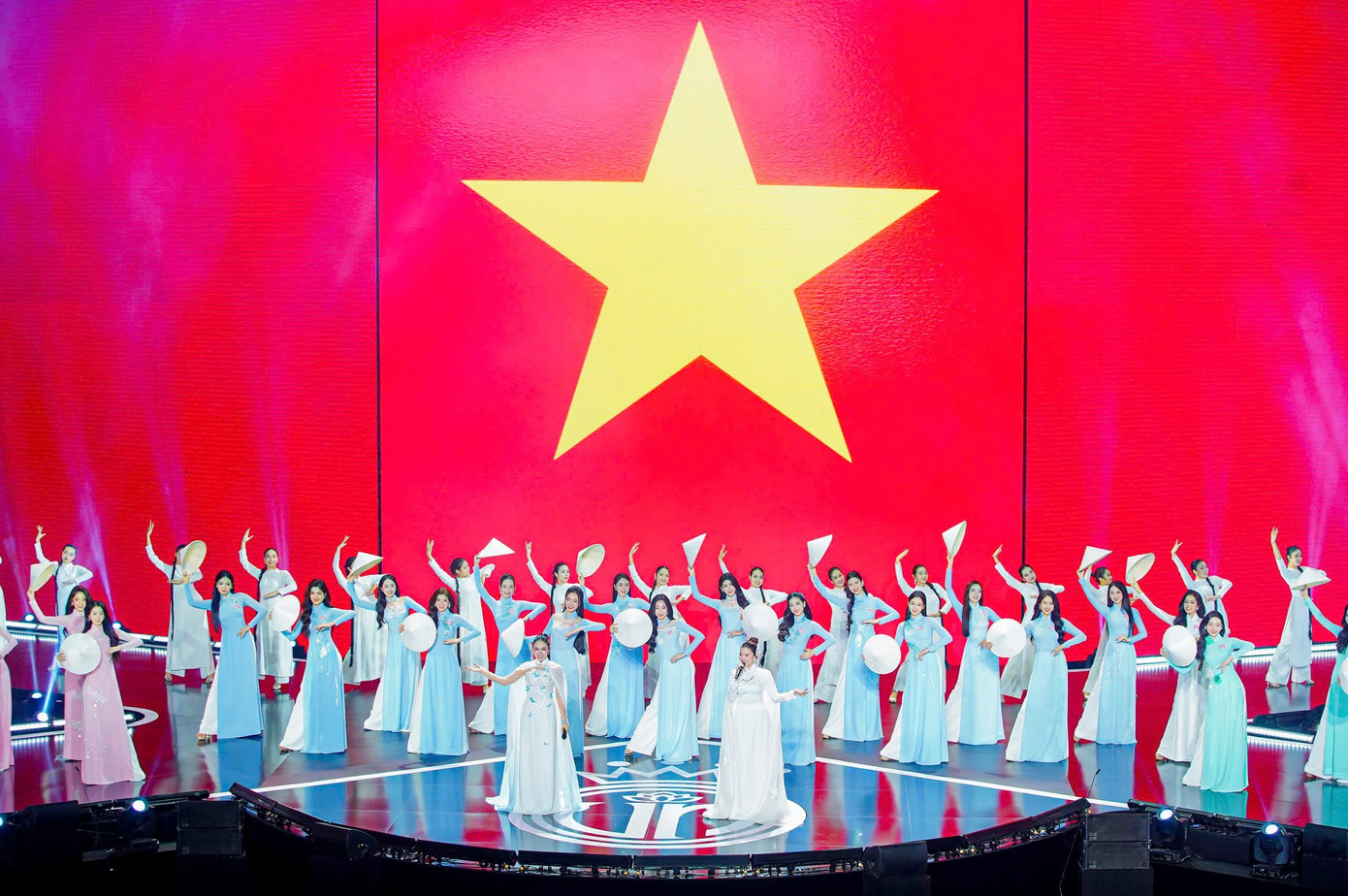 Đây không đơn thuần là một cuộc thi sắc đẹp, còn là hành trình văn hóa, nơi những giá trị truyền thống được “kể” lại bằng ngôn ngữ của thời đại số. Đây không đơn thuần là một cuộc thi sắc đẹp, còn là hành trình văn hóa, nơi những giá trị truyền thống được “kể” lại bằng ngôn ngữ của thời đại số.