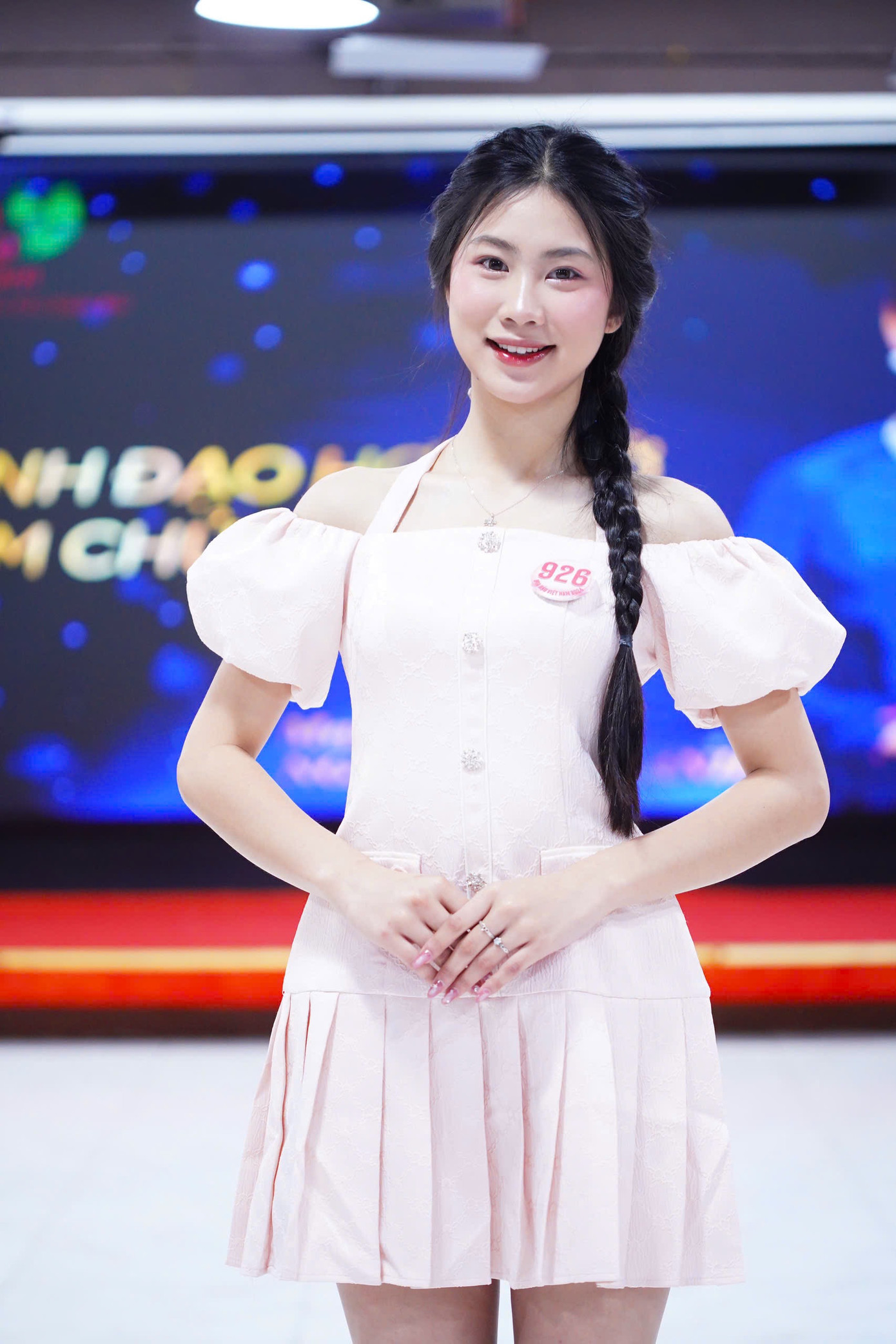 Thu Hằng tự hào khi theo học tại Đại học Kinh tế Quốc dân, cái nôi sản sinh nhiều hoa hậu. Đây cũng là lý do cô quyết định tham gia Hoa hậu Việt Nam. Ngoài sự cố gắng của bản thân, thành công của các đàn chị tạo thêm động lực và quyết tâm cho Thu Hằng.