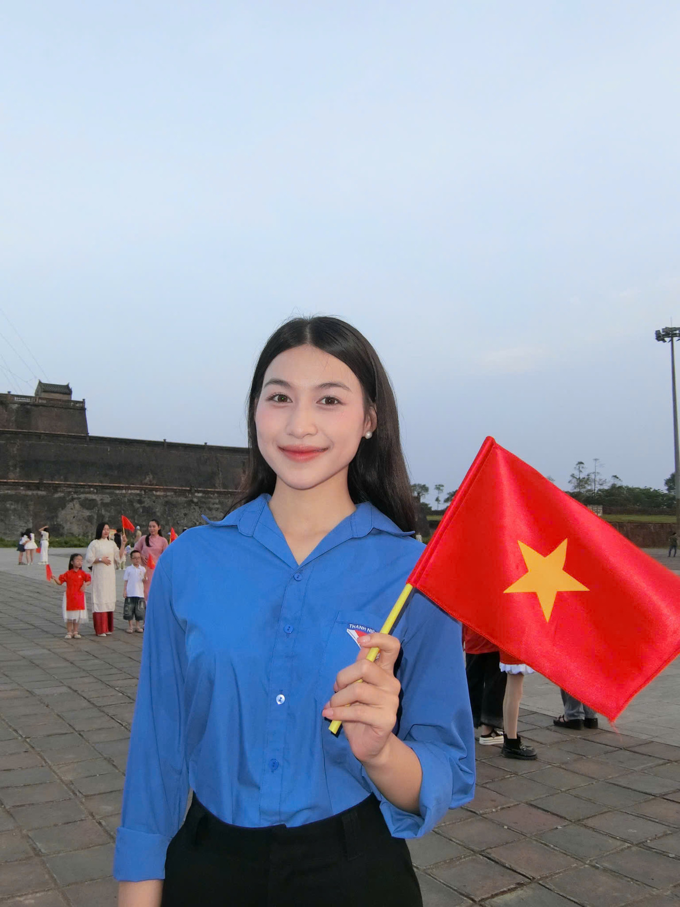 “Tôi dự định dành thời gian dịp lễ này quây quần bên gia đình. Gia đình tôi có kế hoạch về quê thăm ông bà, cùng nhau chuẩn bị những bữa ăn ấm cúng và tận hưởng không khí sum vầy. Khoảnh khắc bên gia đình luôn là điều quý giá và là nguồn động lực lớn trong cuộc sống giúp tôi tự tin vững bước hơn trên con đường sắp tới”, Thanh Xuân chia sẻ.