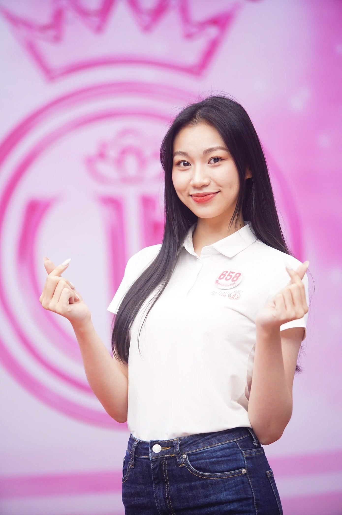 Trần Thị Huyền Cơ sinh năm 2003, đến từ Nghệ An. Cô từng là Đại sứ Chiến dịch tình nguyện Mùa Hè Xanh 2024 của ĐH Tài chính - Marketing và cùng đồng đội giành giải Nhất tại chương trình Đi an toàn, về hạnh phúc do Đài Truyền hình TPHCM tổ chức.