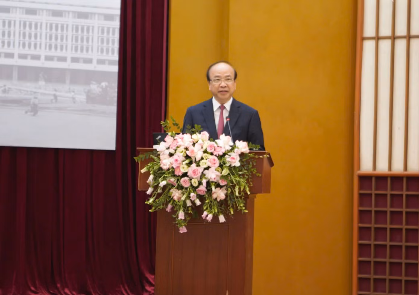 TS. Phan Chí Hiếu - Chủ tịch Viện Hàn lâm Khoa học xã hội Việt Nam - phát biểu tại hội thảo. TS. Phan Chí Hiếu - Chủ tịch Viện Hàn lâm Khoa học xã hội Việt Nam - phát biểu tại hội thảo.