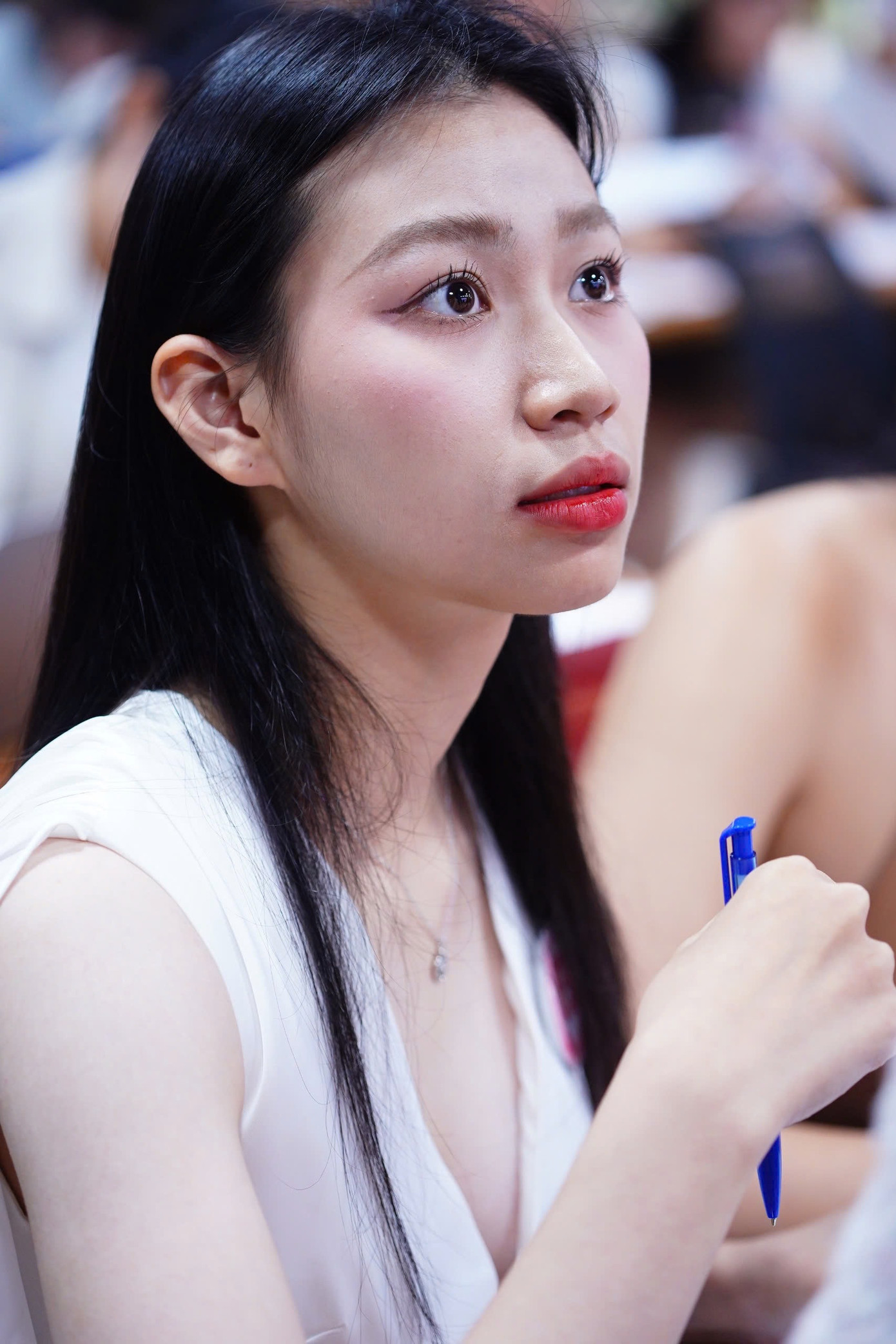 “Lần đầu được đứng trên sân khấu hoành tráng như vậy khiến tôi choáng ngợp trước quy mô, sự chỉn chu và chuyên nghiệp của BTC Hoa hậu Việt Nam 2024. Tôi rất háo hức và mong chờ”, Huyền Cơ nói.