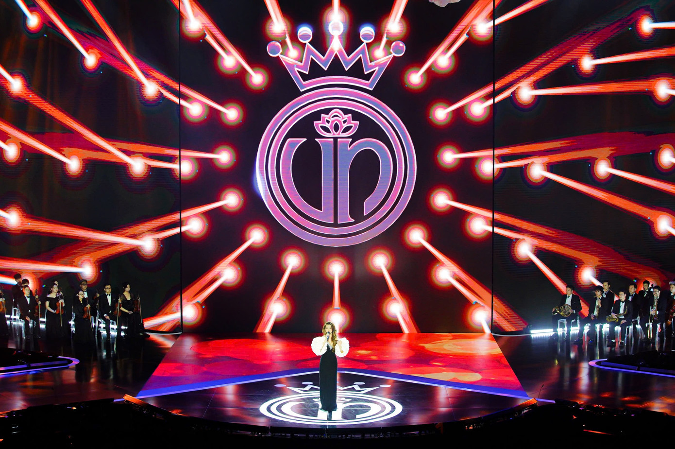 Nghệ sĩ biểu diễn và thí sinh luôn là nhân vật trung tâm, làm nổi bật sự hoành tráng và mãn nhãn của sân khấu. Nghệ sĩ biểu diễn và thí sinh luôn là nhân vật trung tâm, làm nổi bật sự hoành tráng và mãn nhãn của sân khấu.