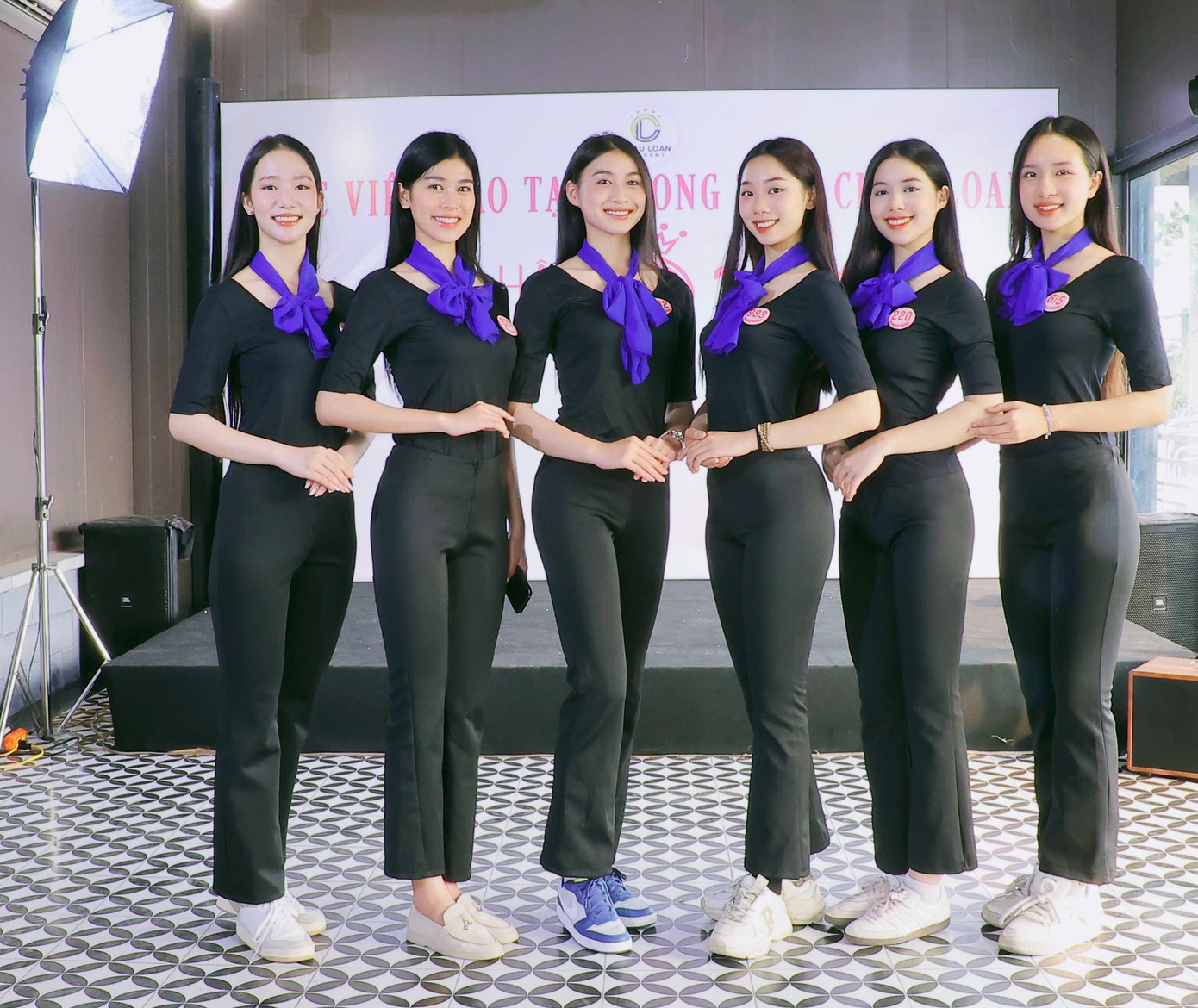 Bên cạnh chiều cao, thí sinh Hoa hậu Việt Nam 2024 tích cực rèn luyện thể lực, siết body để chuẩn bị cho đêm chung khảo sắp tới. &quot;Chiều cao là lợi thế trong cuộc thi nhan sắc nhưng muốn đăng quang cần nhiều yếu tố hơn, đặc biệt với Hoa hậu Việt Nam. Vì vậy, tôi luôn nỗ lực trau dồi để hoàn thiện mỗi ngày cả về thân - tâm - trí&quot;, thí sinh Nguyễn Phương Nhi (SBD 238) chia sẻ.