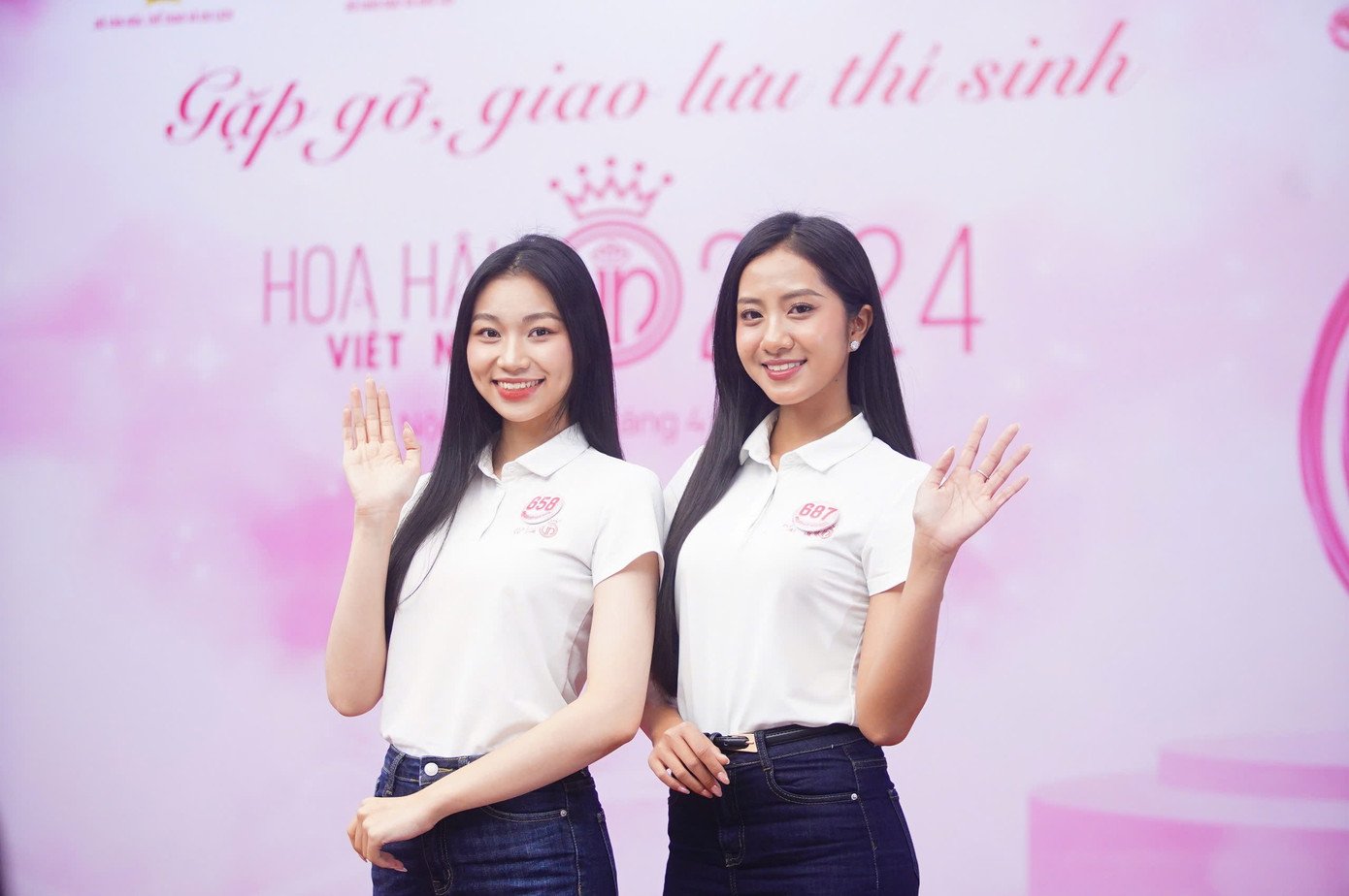 Cả hai lần lượt là Hoa khôi và Á khôi của Đại học Tài chính - Marketing 2023. Sau cuộc thi cấp trường, họ tiếp tục ghi danh ở Hoa hậu Việt Nam 2024.